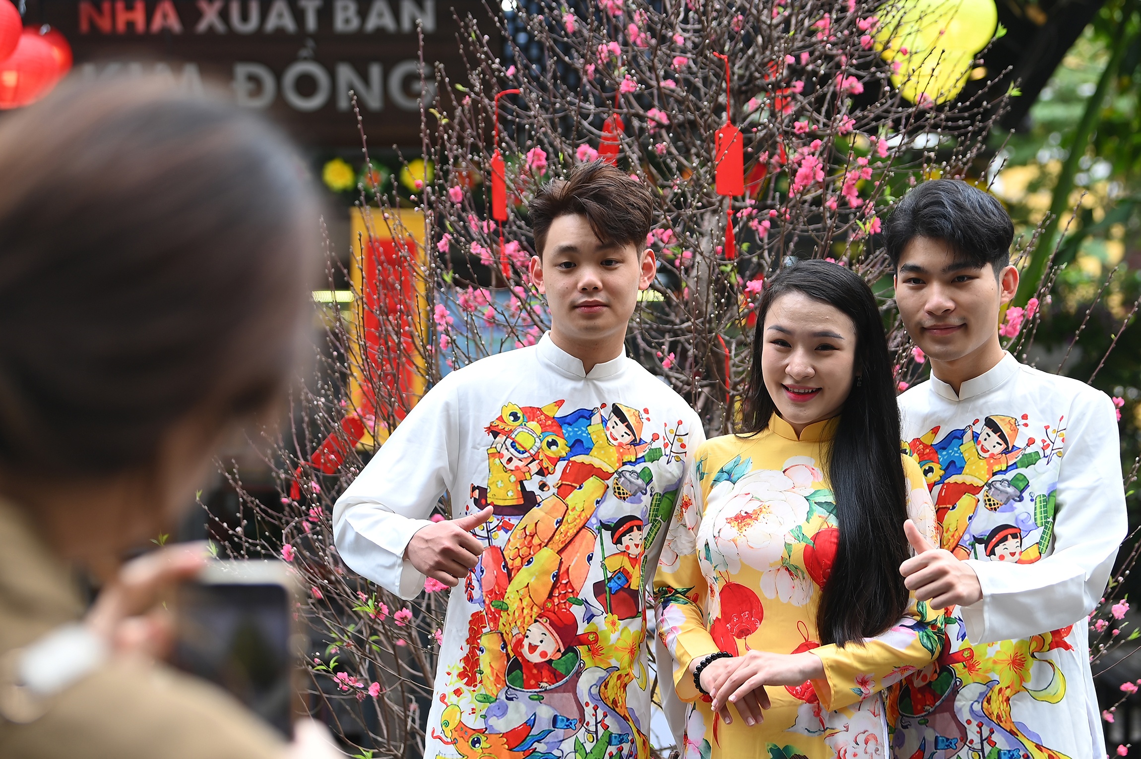 Pho sach Xuan Giap Thin anh 6