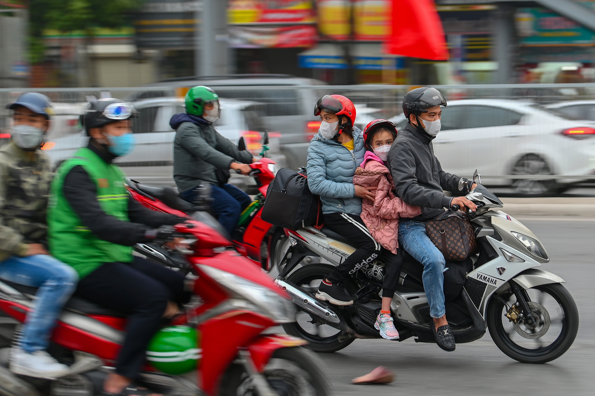 Xin nghi som, nguoi dan khan goi do dac ve que tu chieu 27 Tet hinh anh