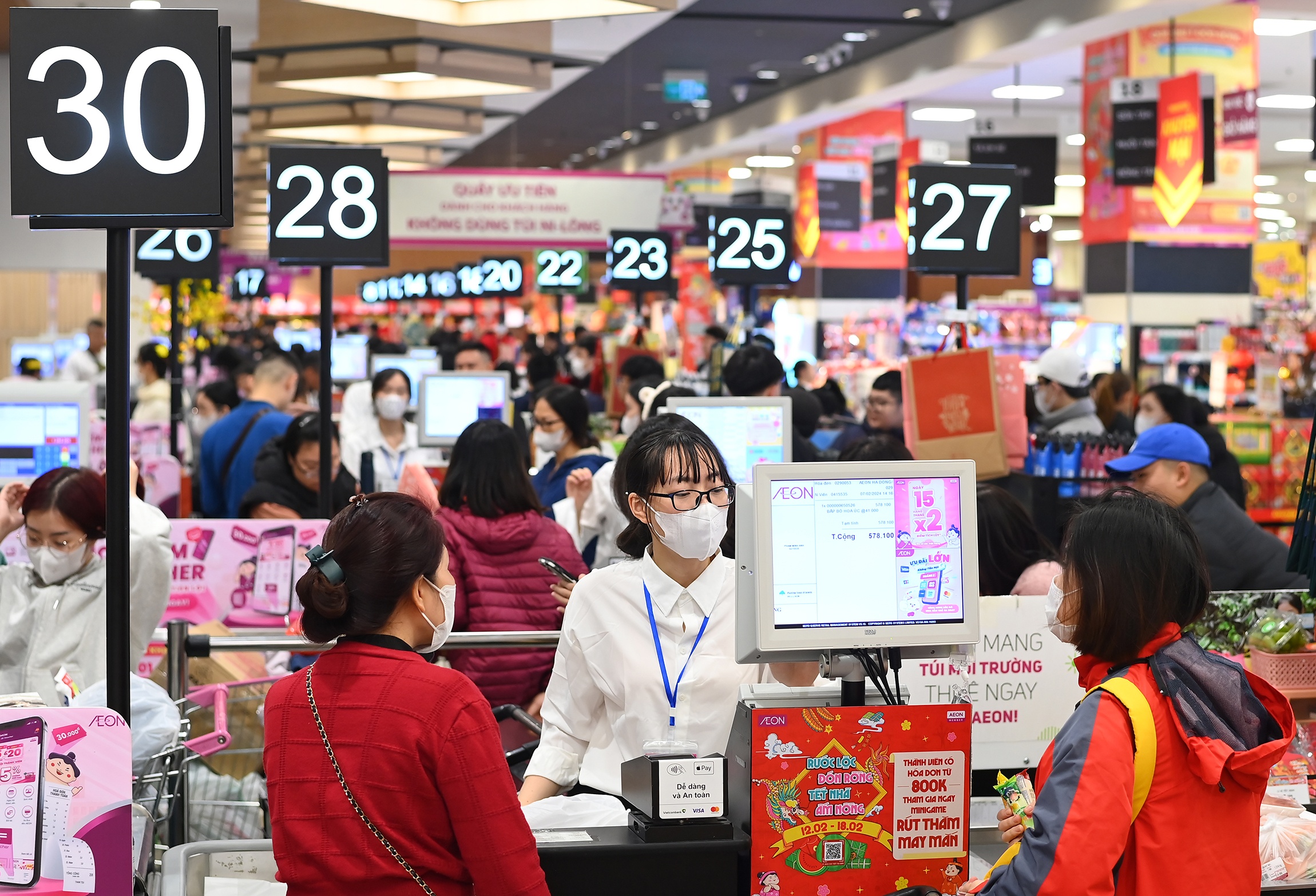 Nha san xuat, sieu thi ruc rich chuan bi hang Tet hinh anh