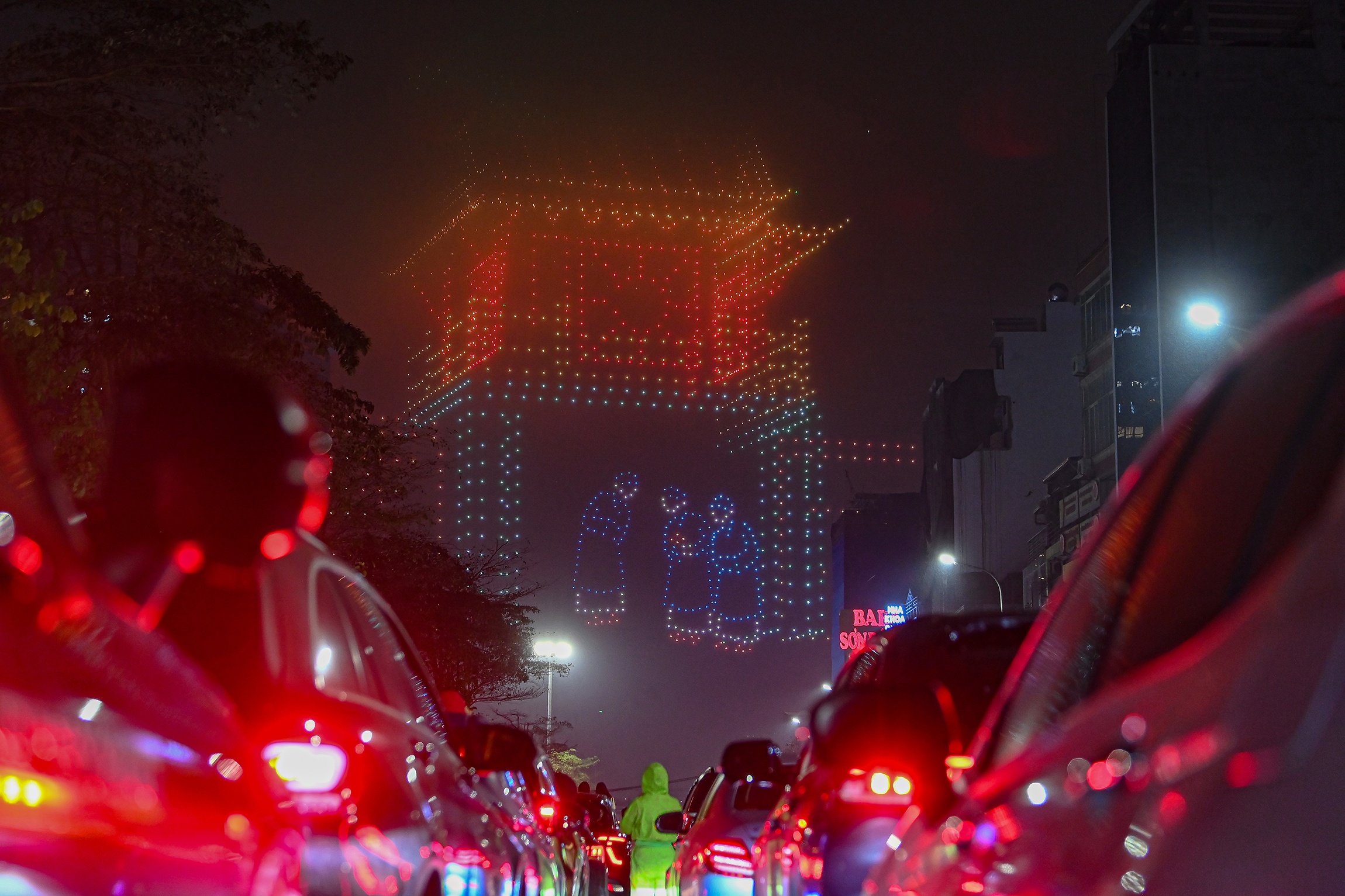 Drone trinh dien anh sang anh 1