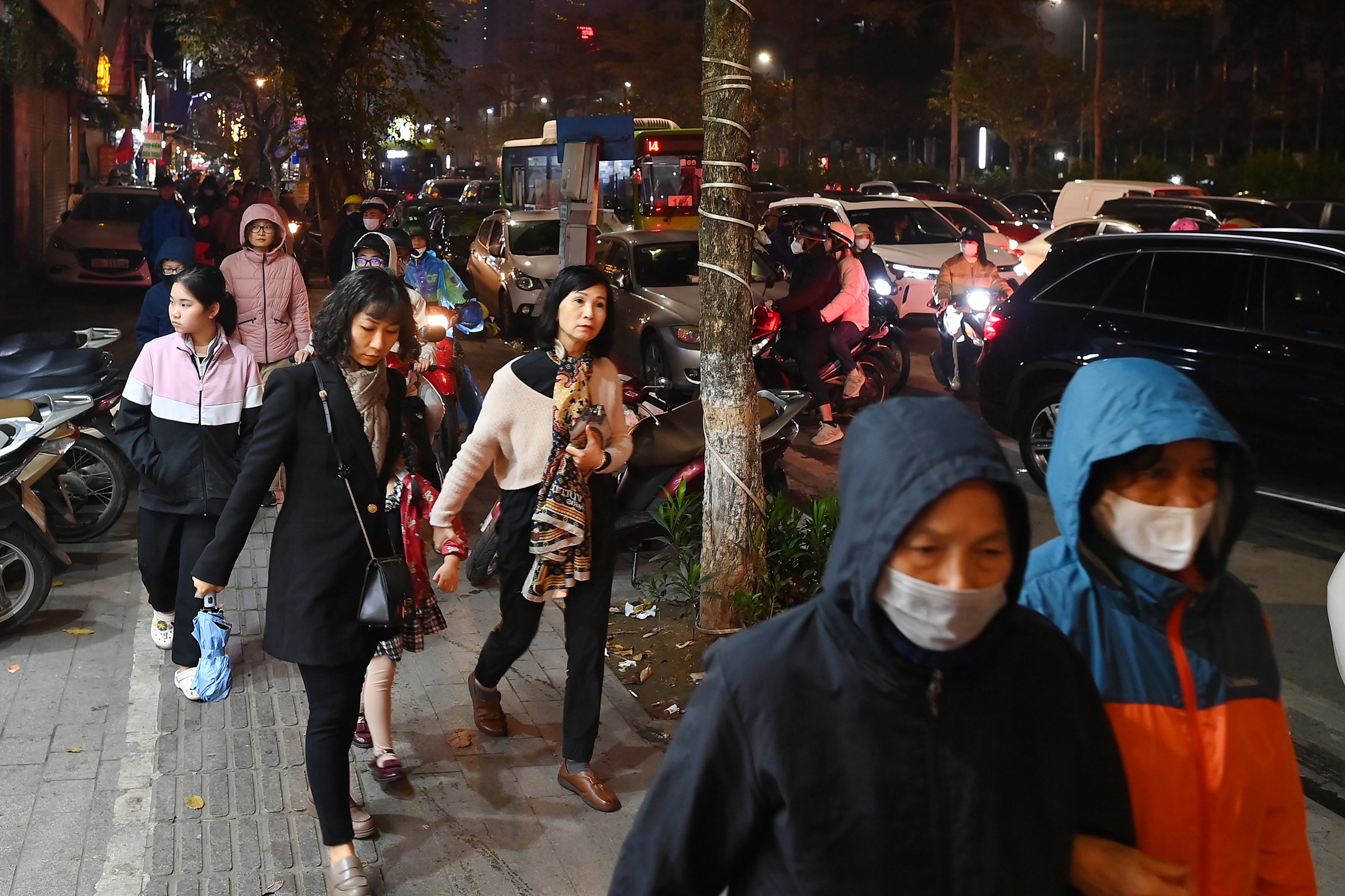 Drone trinh dien anh sang anh 3