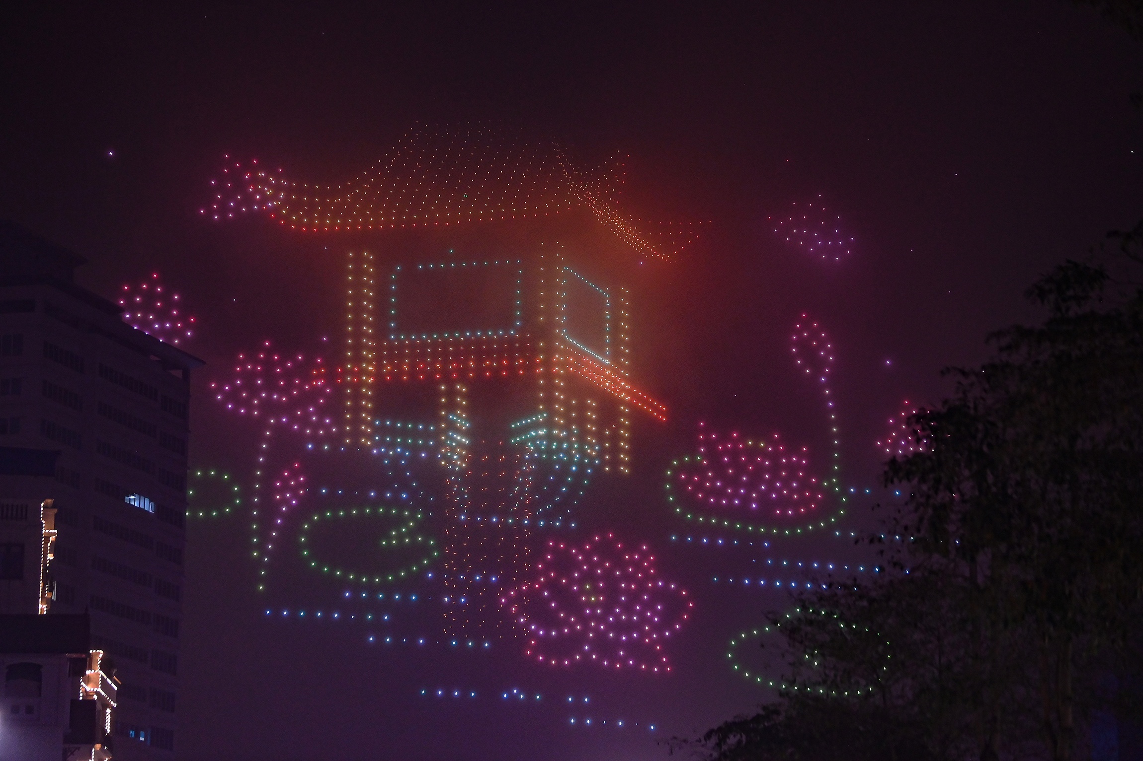 Drone trinh dien anh sang anh 4