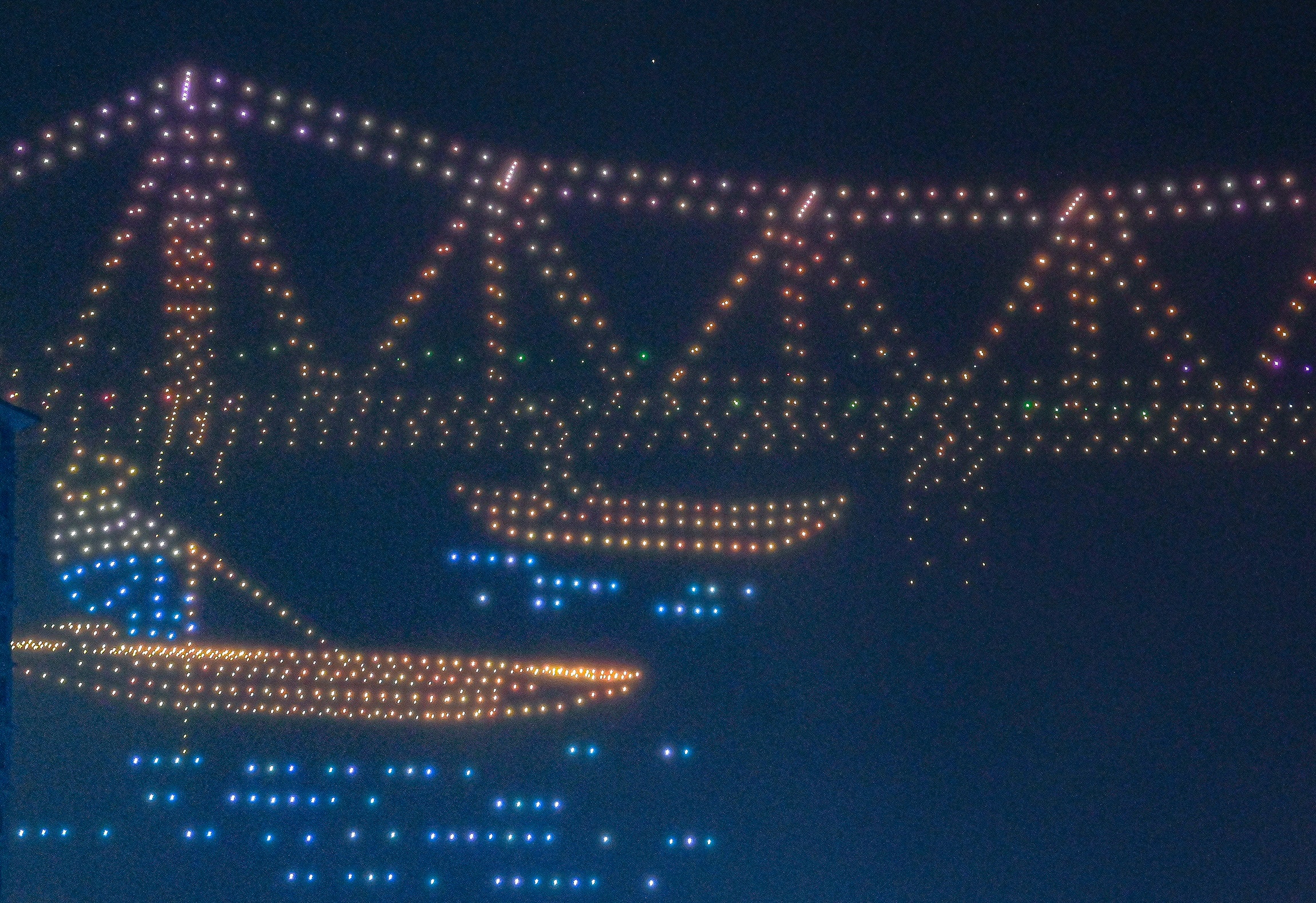 Drone trinh dien anh sang anh 7