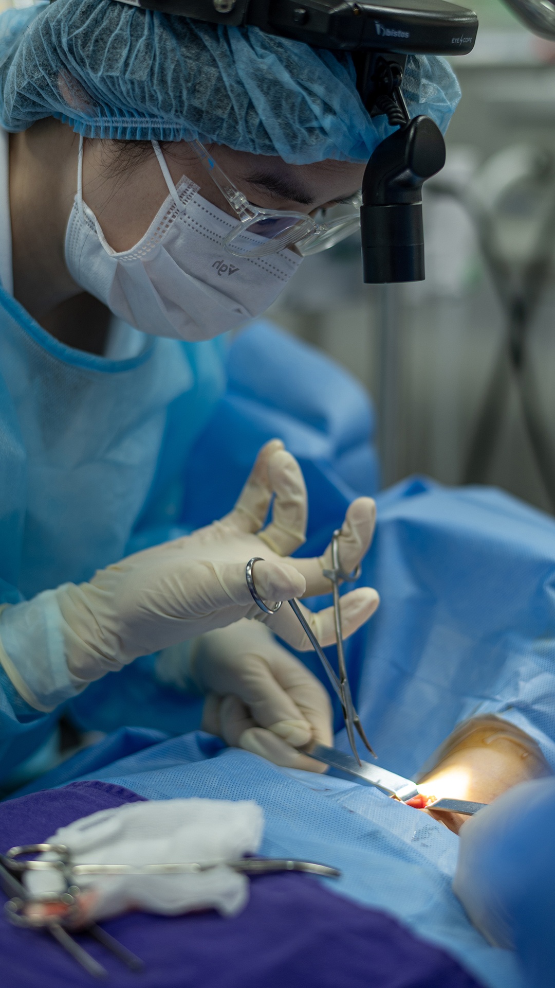 Bac si khoa dot quy anh 20