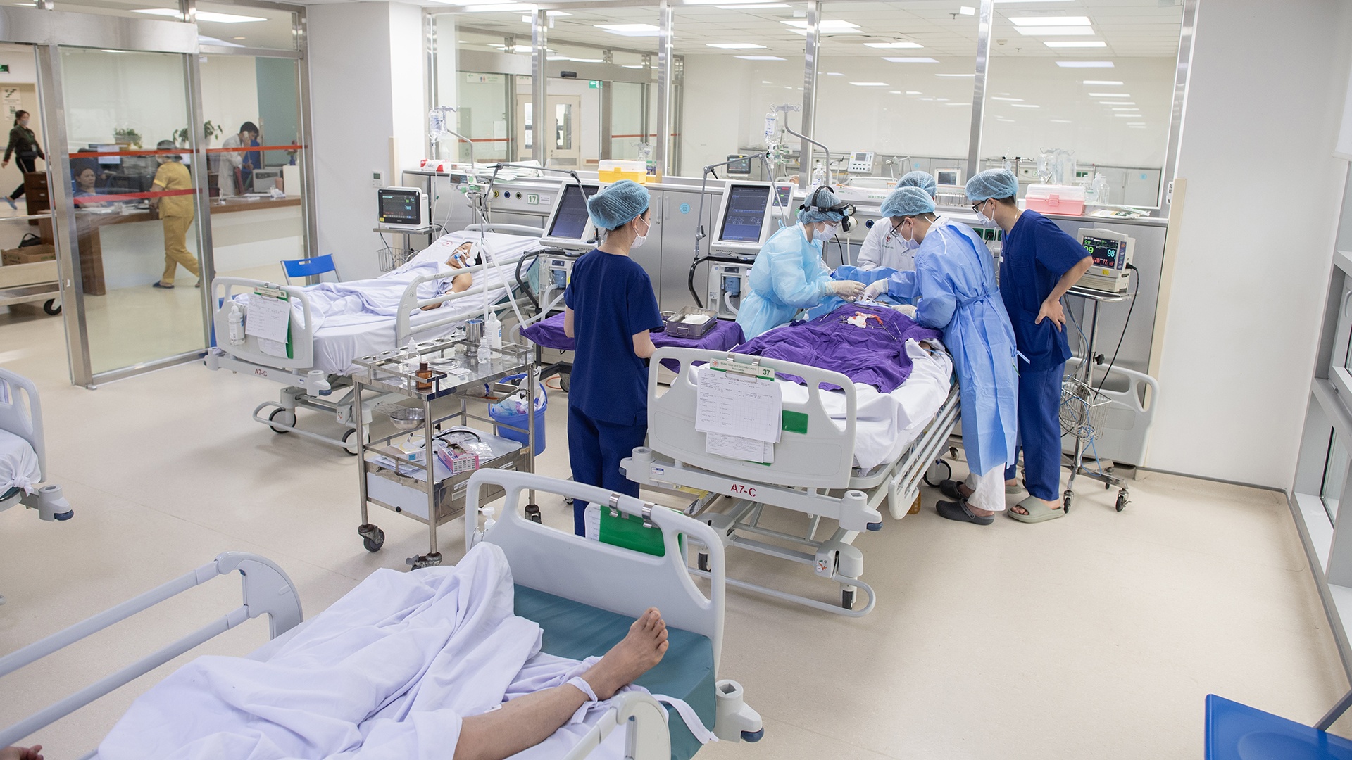 Bac si khoa dot quy anh 21