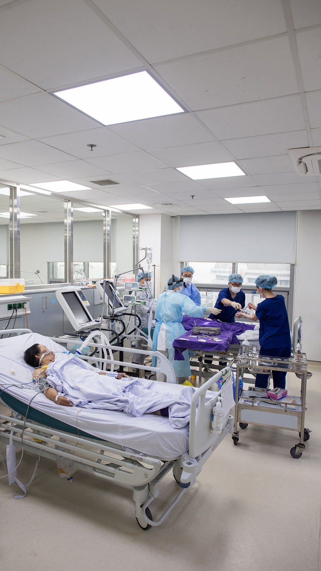 Bac si khoa dot quy anh 22