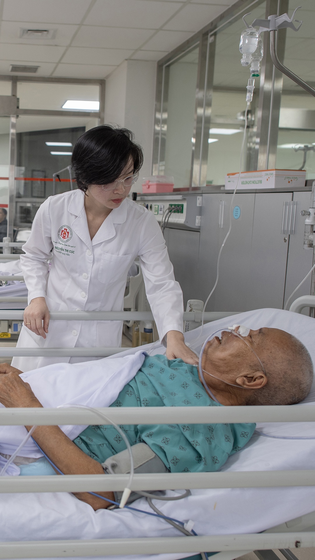 Bac si khoa dot quy anh 26