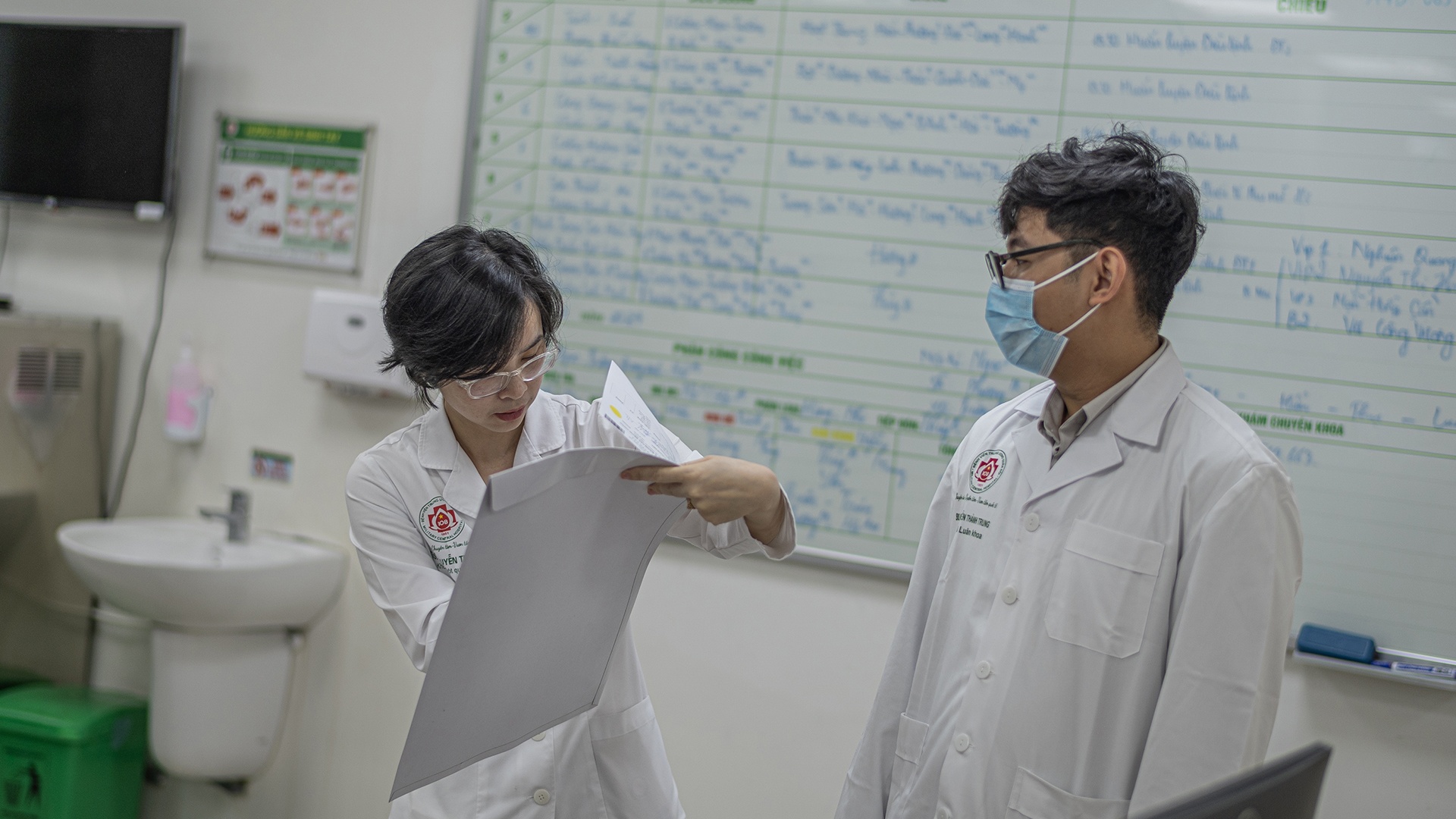 Bac si khoa dot quy anh 29