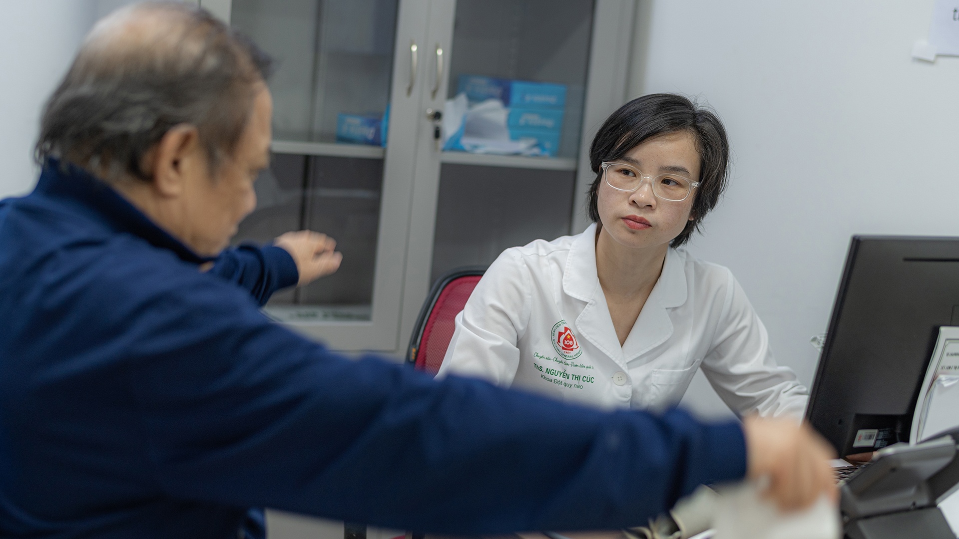 Bac si khoa dot quy anh 33