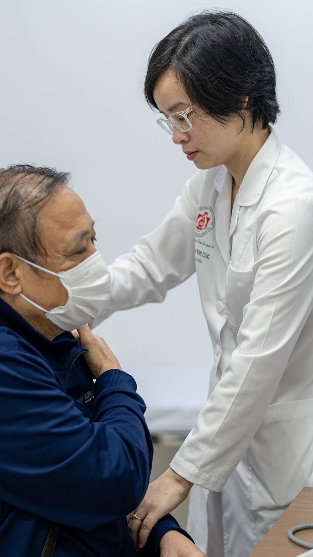 Bac si khoa dot quy anh 34