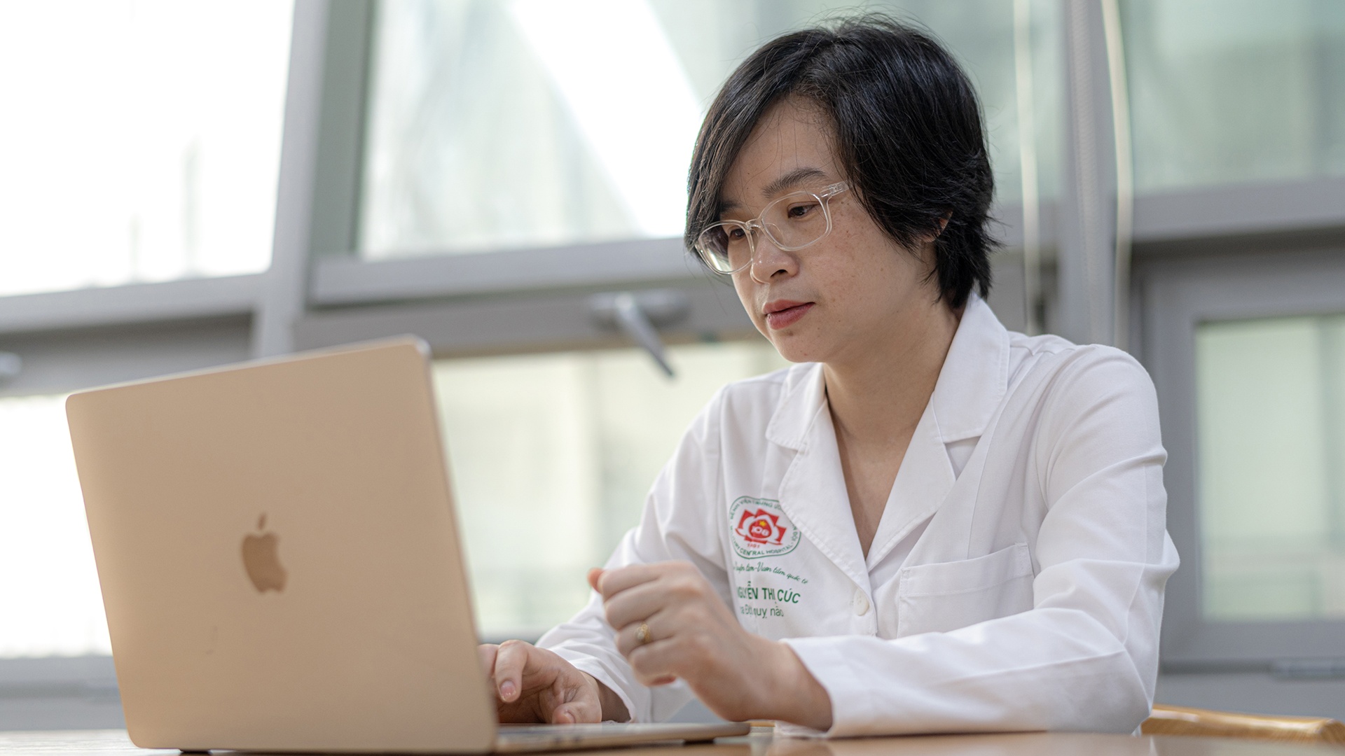 Bac si khoa dot quy anh 37