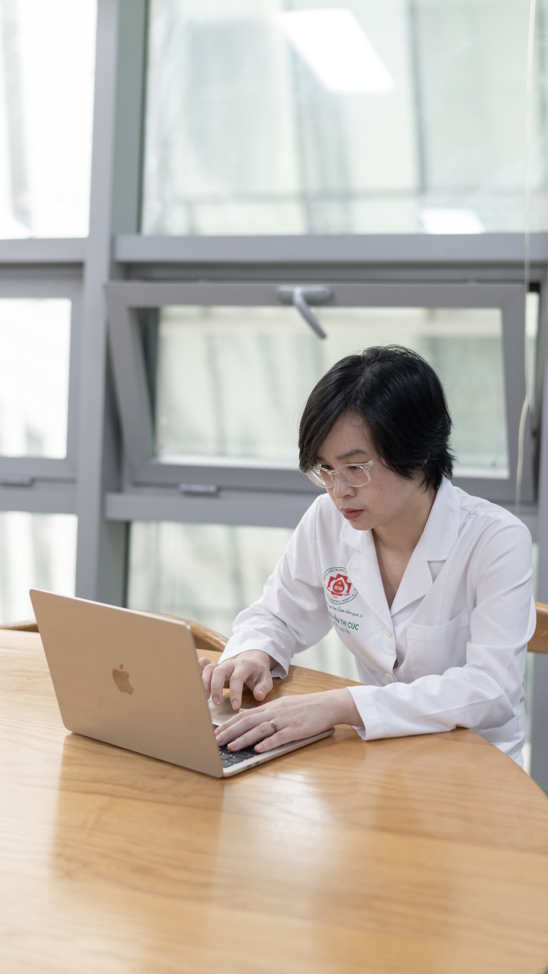 Bac si khoa dot quy anh 38