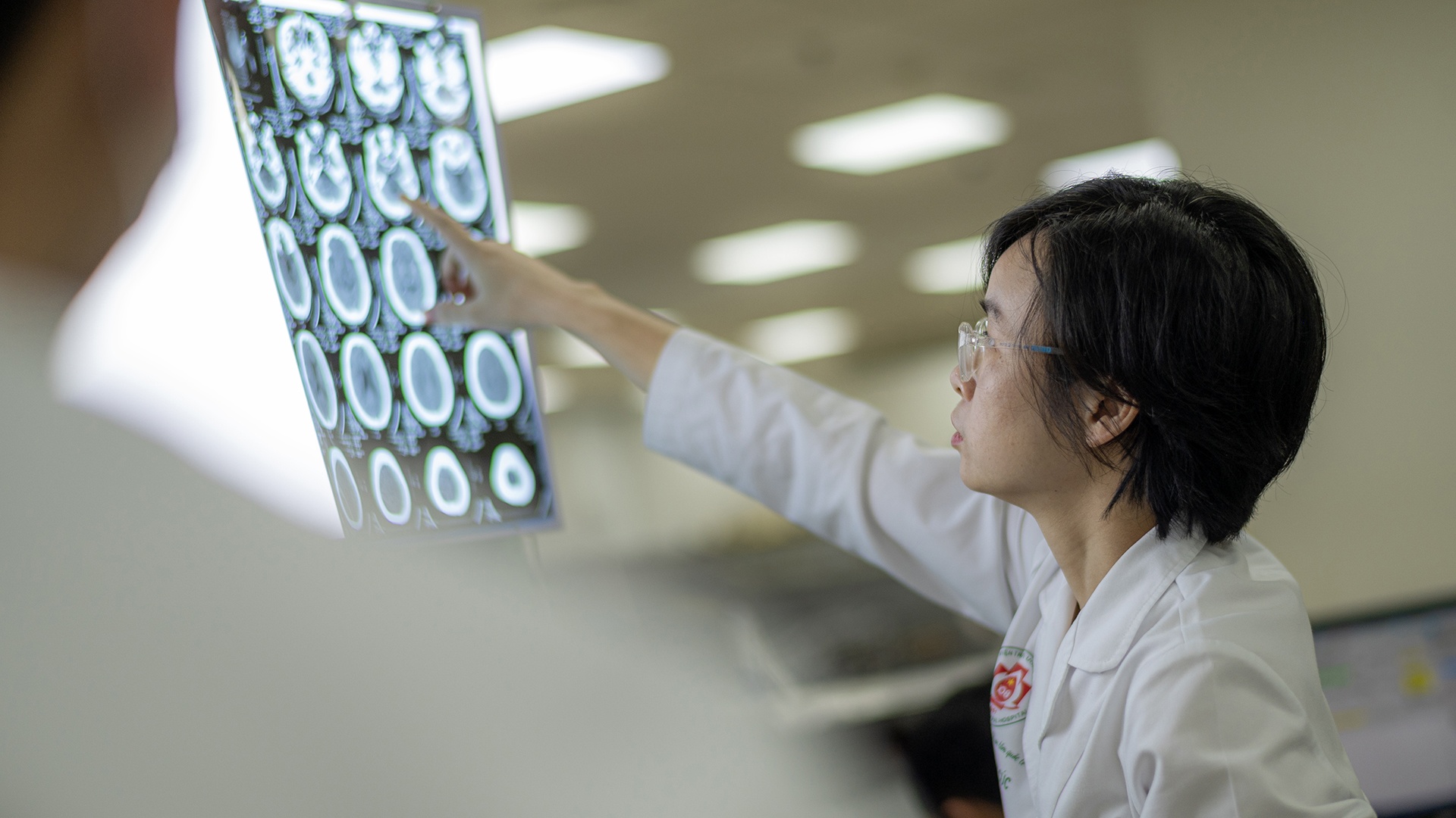 Bac si khoa dot quy anh 3