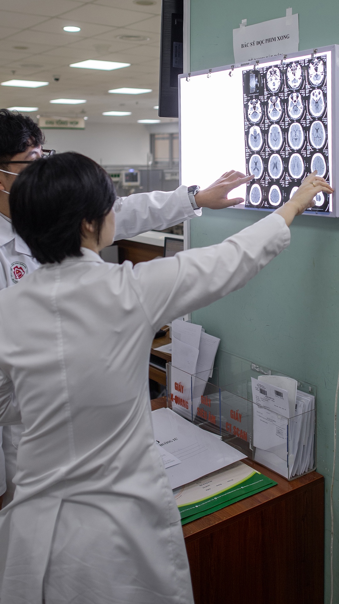 Bac si khoa dot quy anh 4