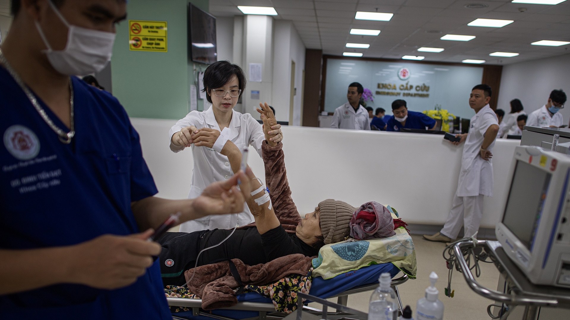 Bac si khoa dot quy anh 5