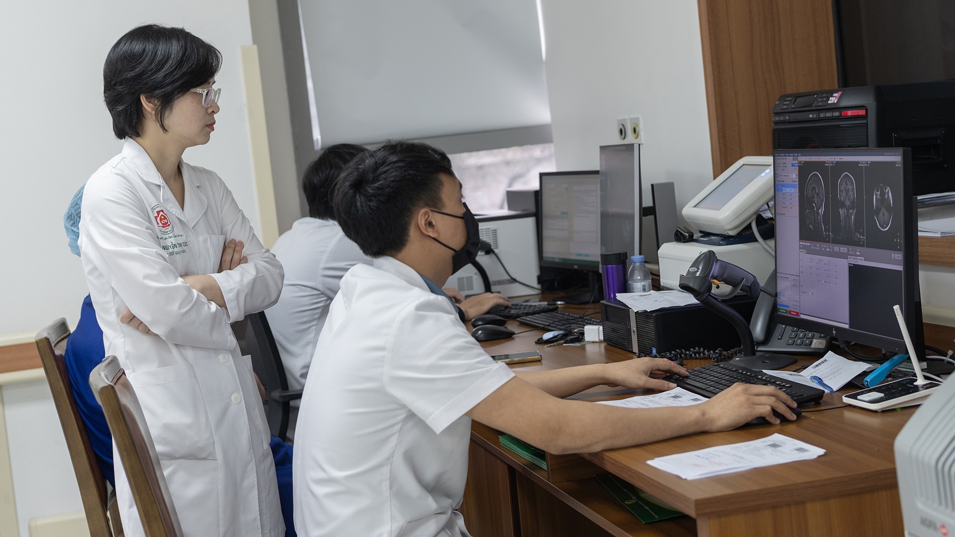 Bac si khoa dot quy anh 9