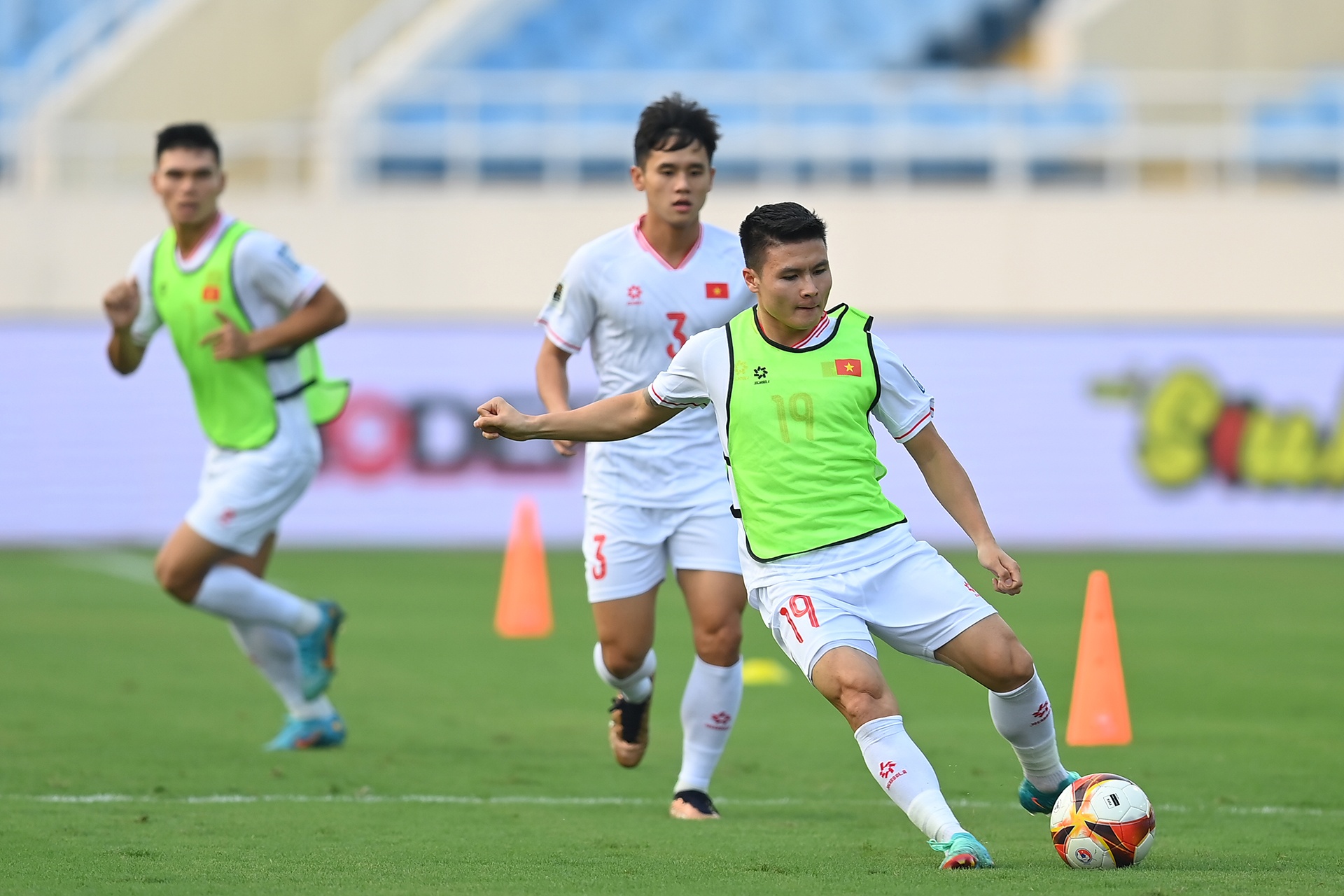 Huan luyen vien Troussier anh 12