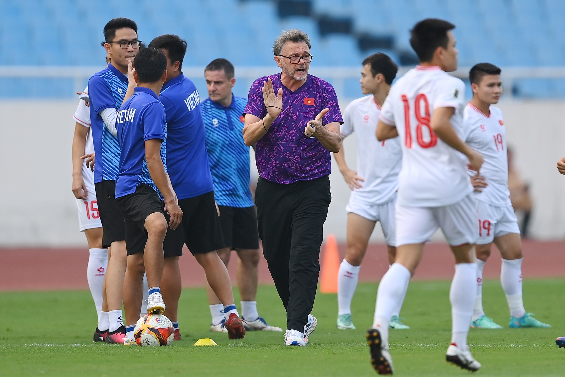 Huan luyen vien Troussier anh 2