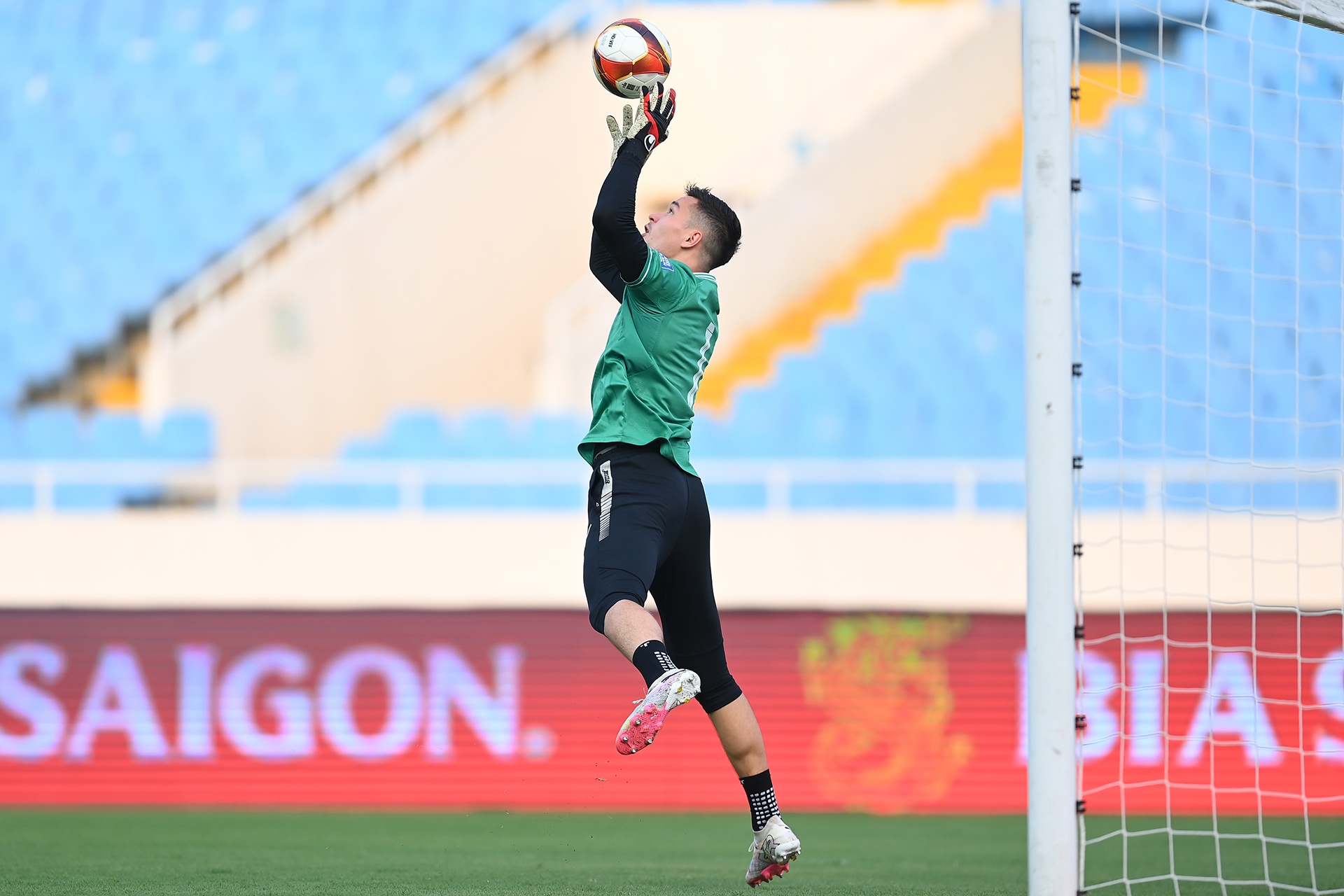 Huan luyen vien Troussier anh 8