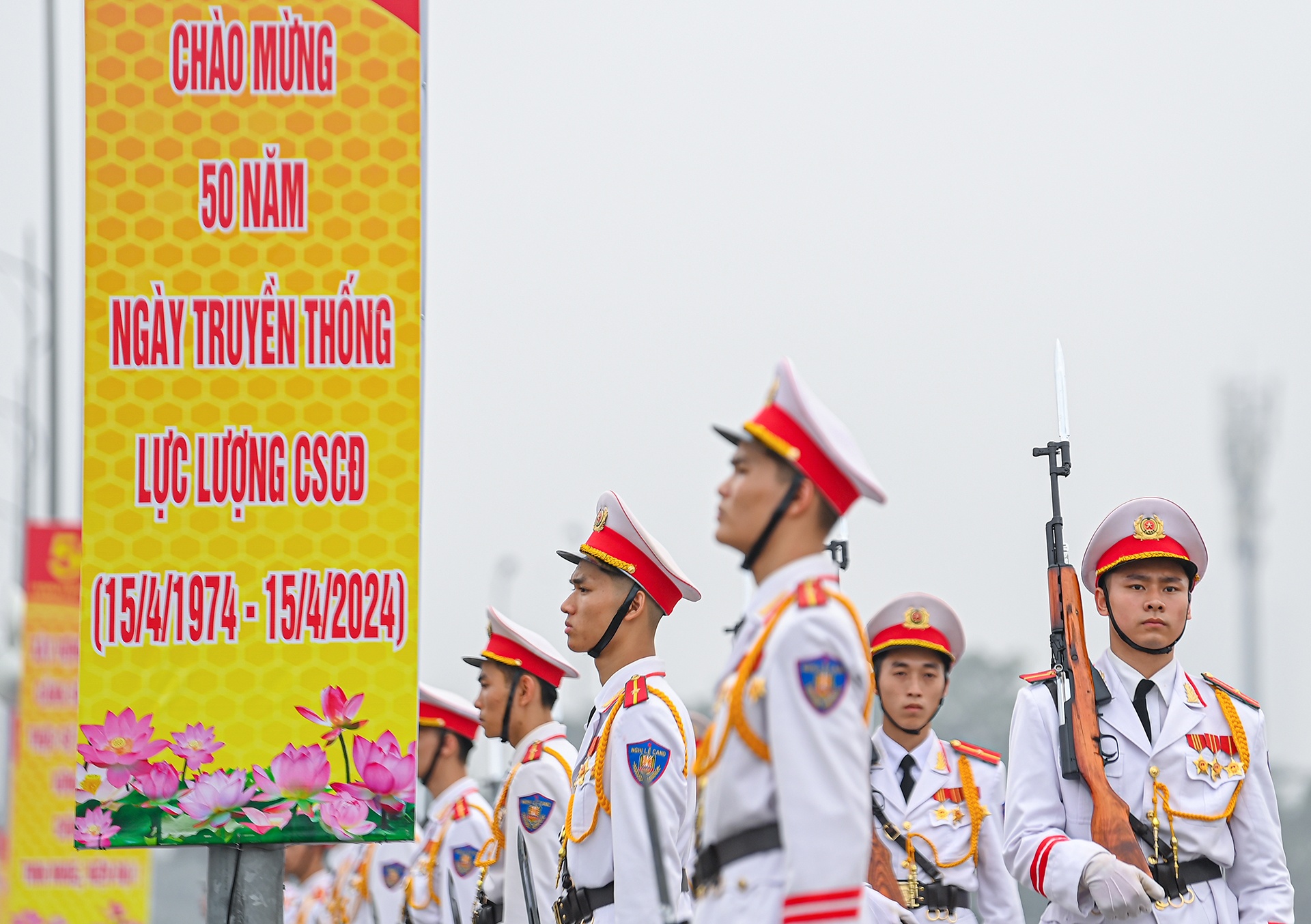 Canh sat co dong anh 1