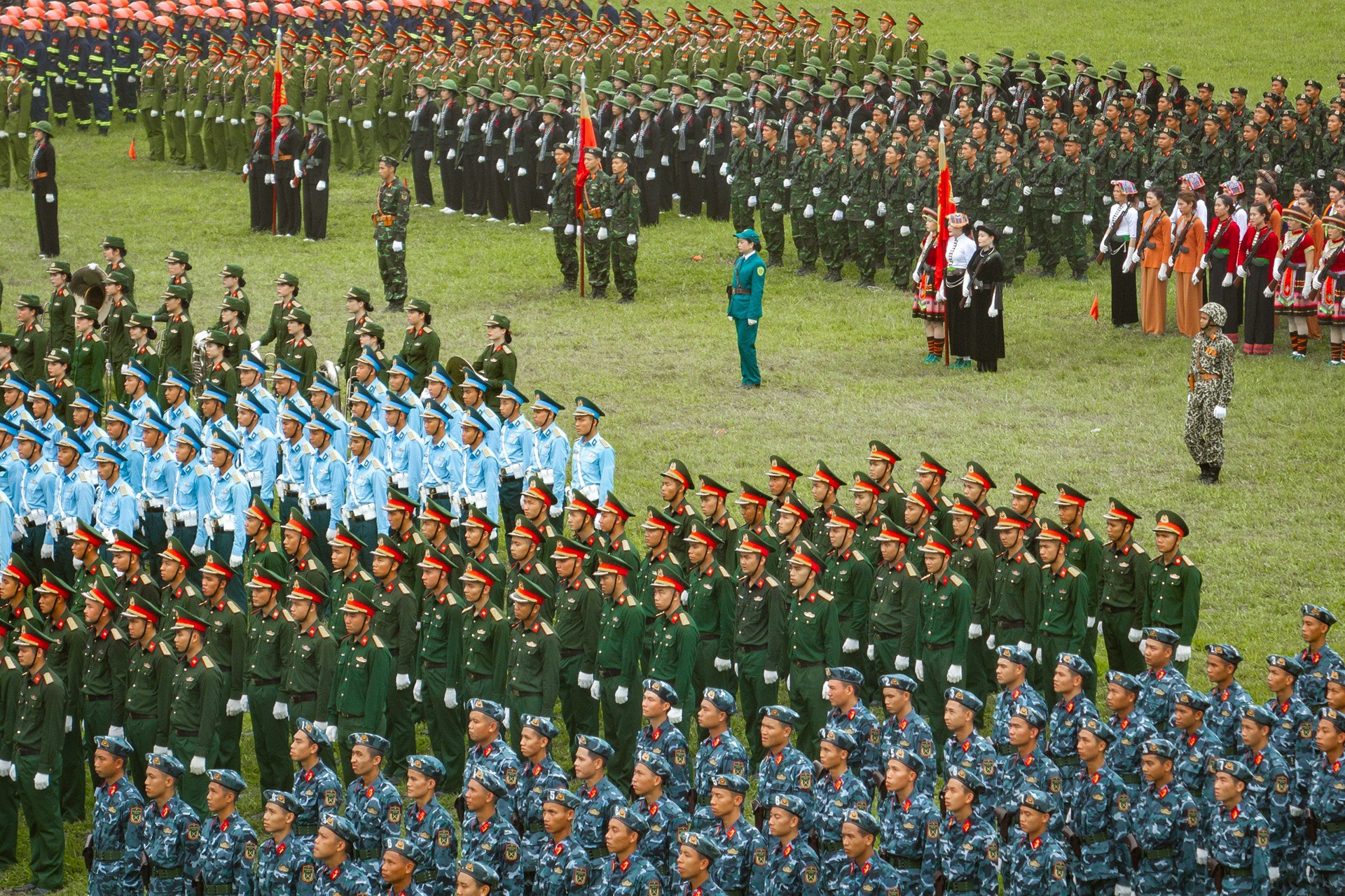 Dieu binh Dien Bien Phu anh 2