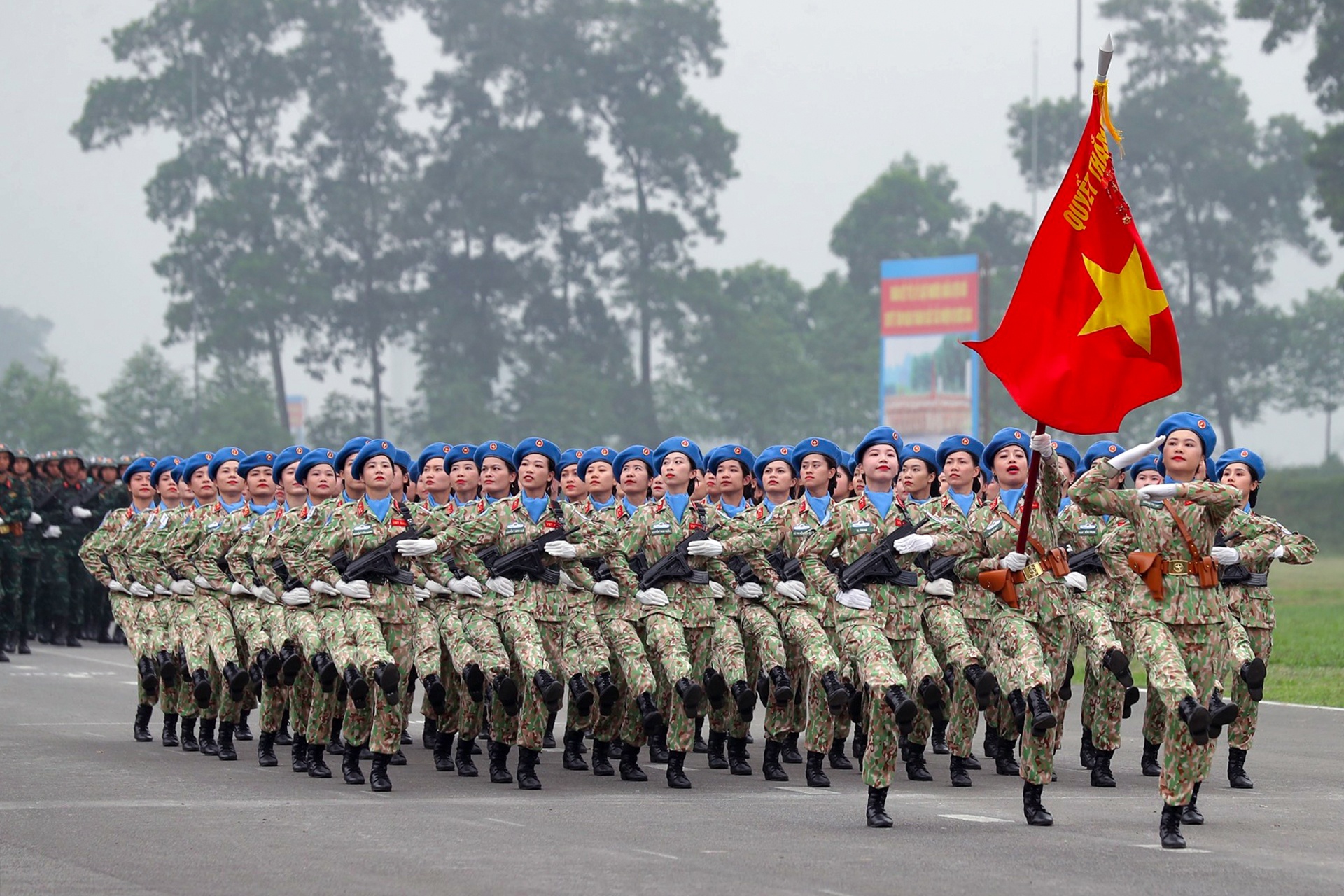 Dieu binh Dien Bien Phu anh 4