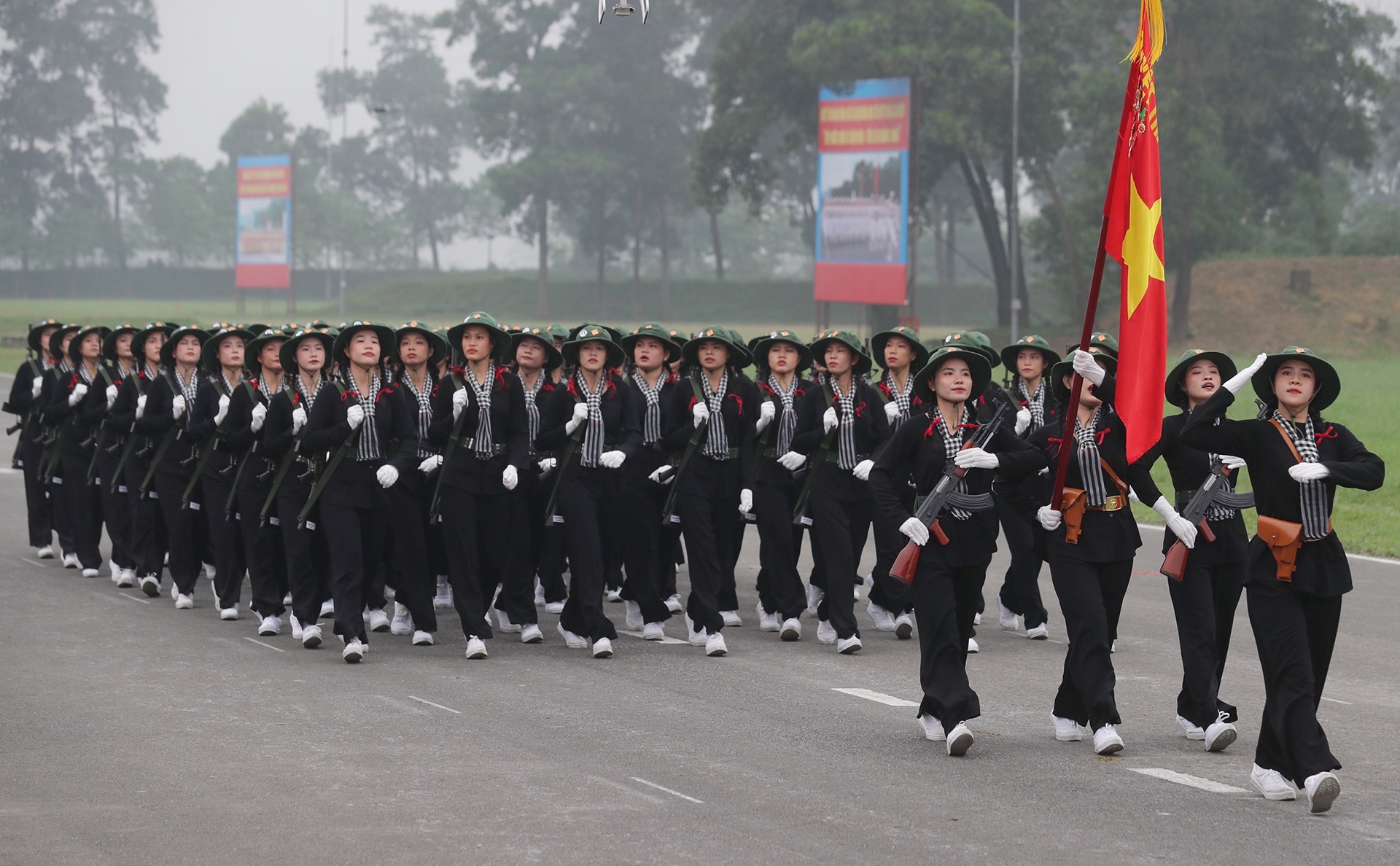 Dieu binh Dien Bien Phu anh 9