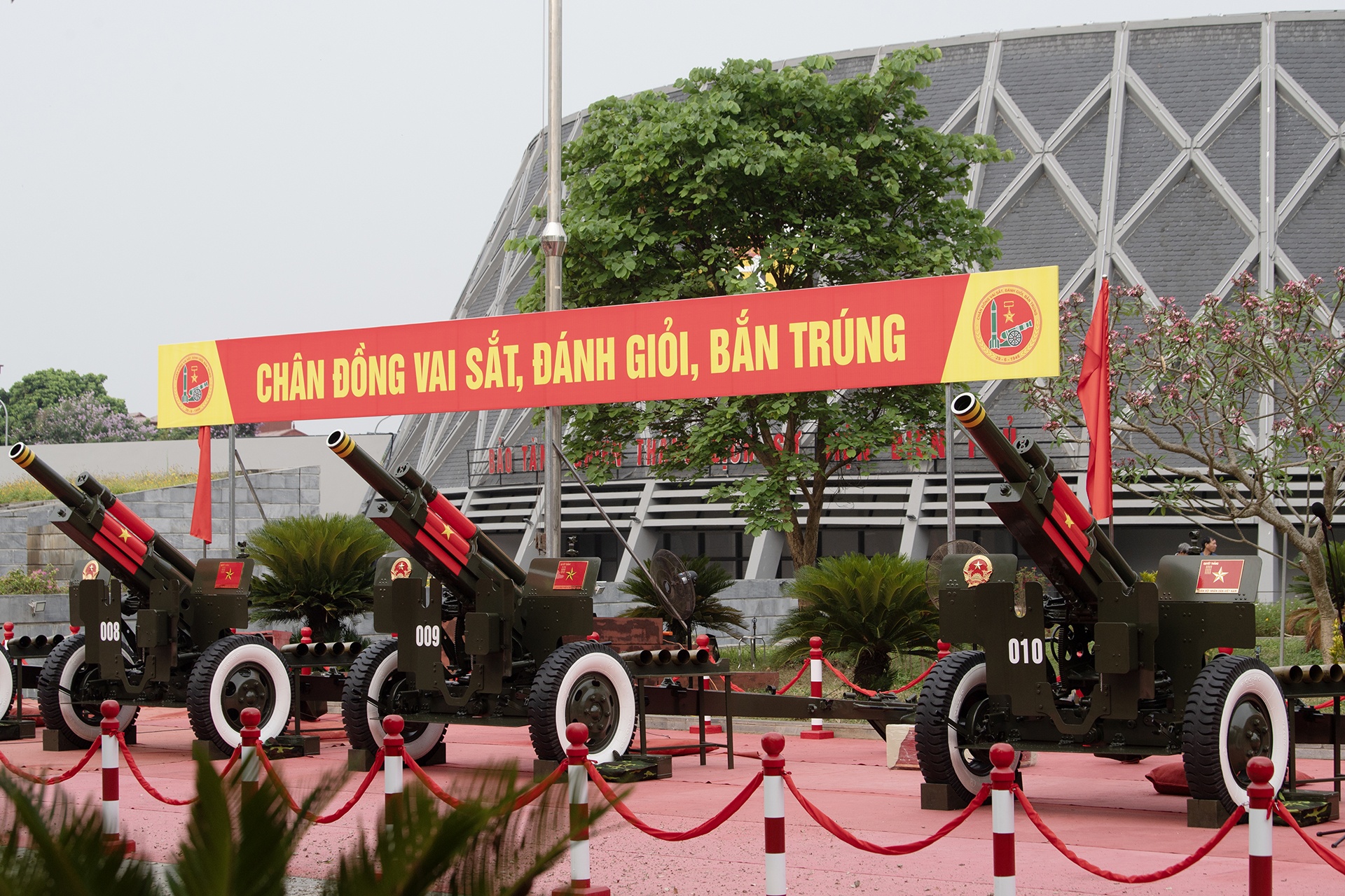 Chien thang Dien Bien anh 2