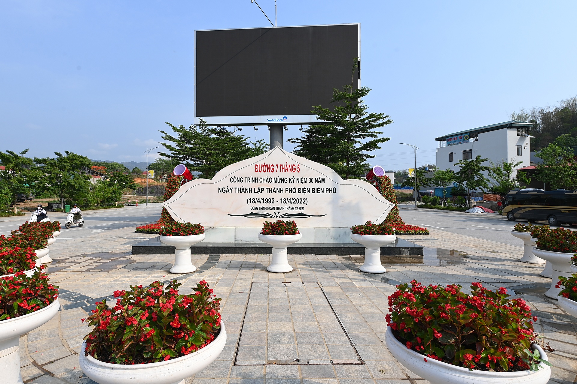 Duong pho Dien Bien Phu anh 9