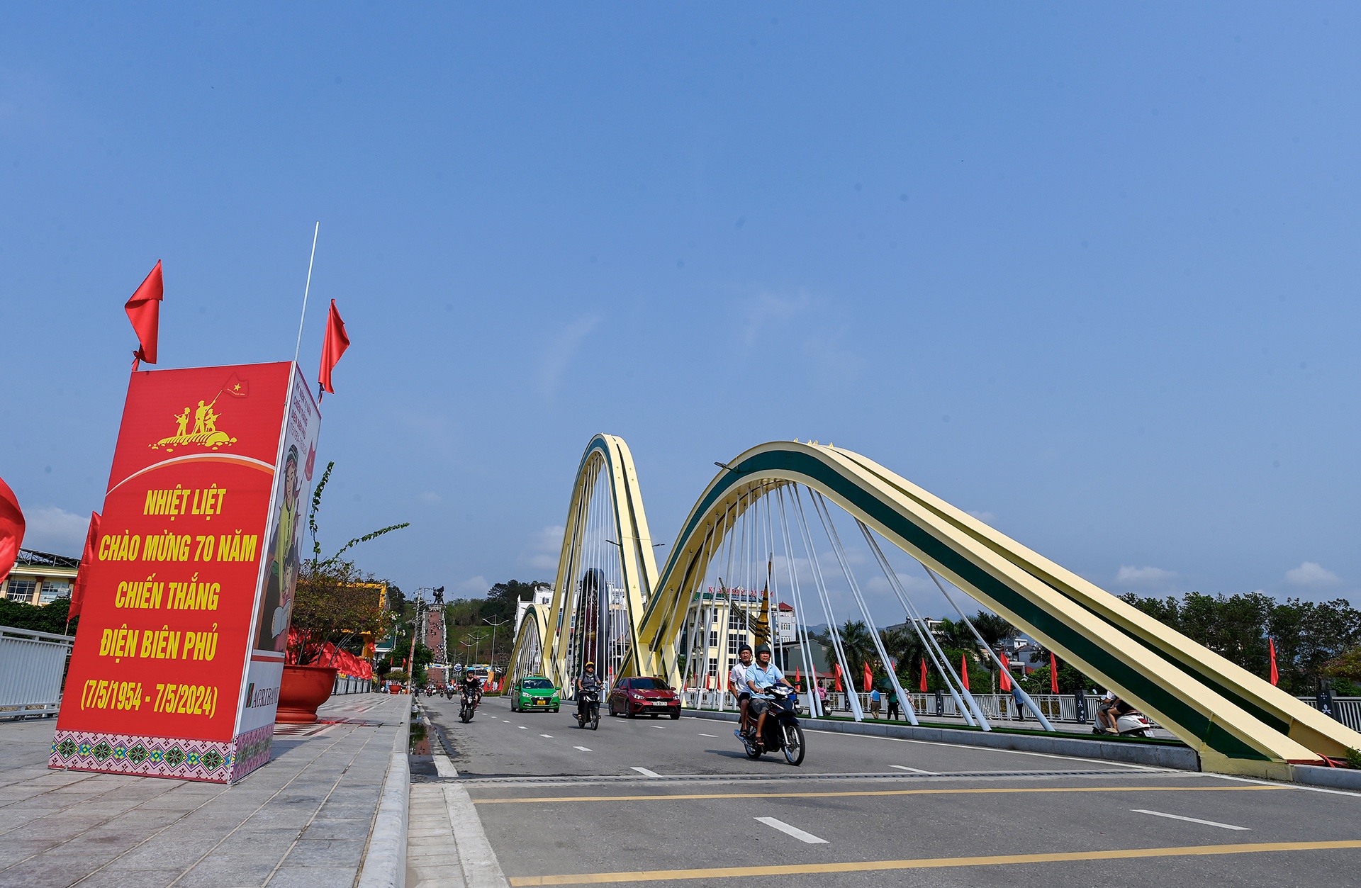 Duong pho Dien Bien Phu anh 6