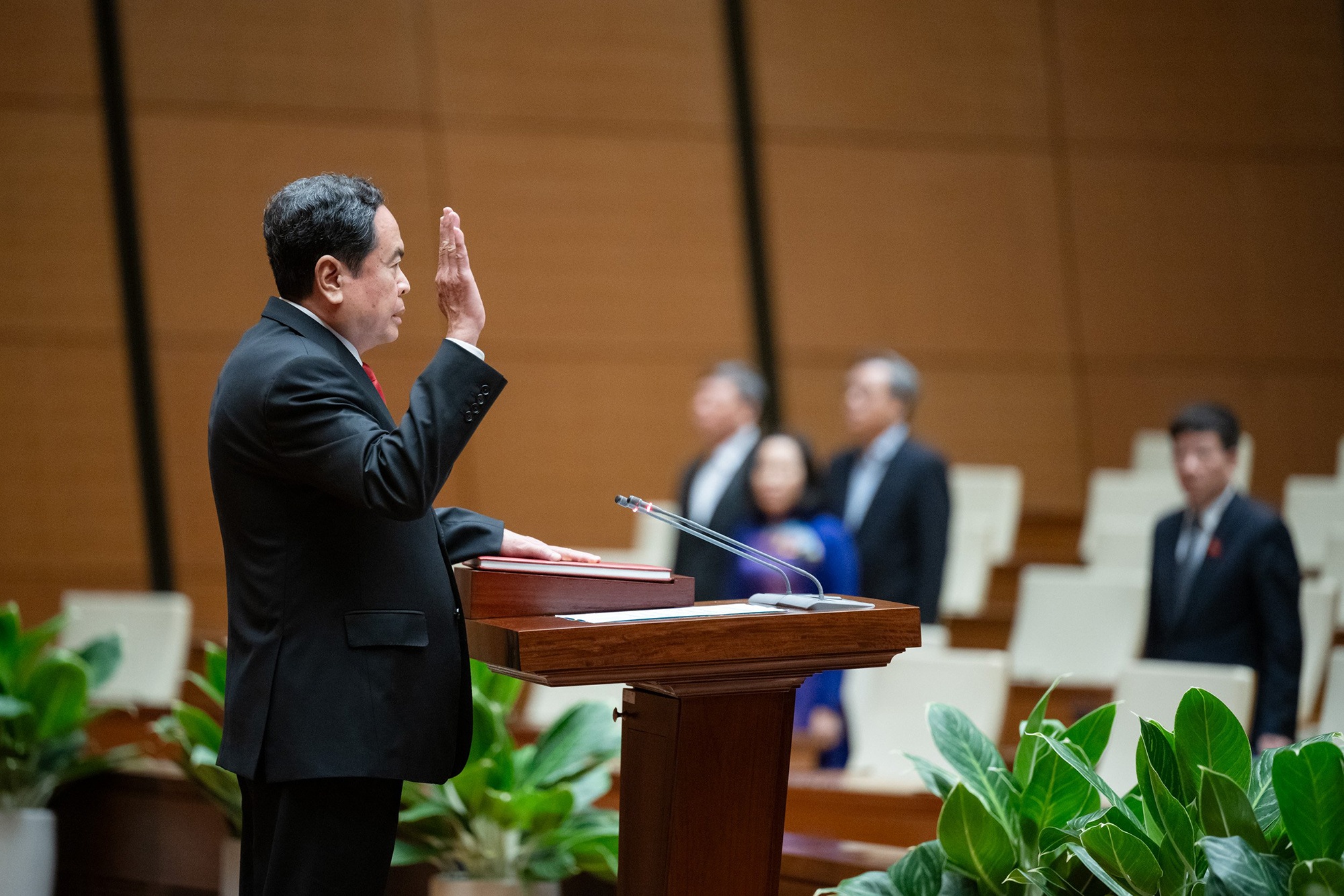 Chu tich Quoc hoi anh 5