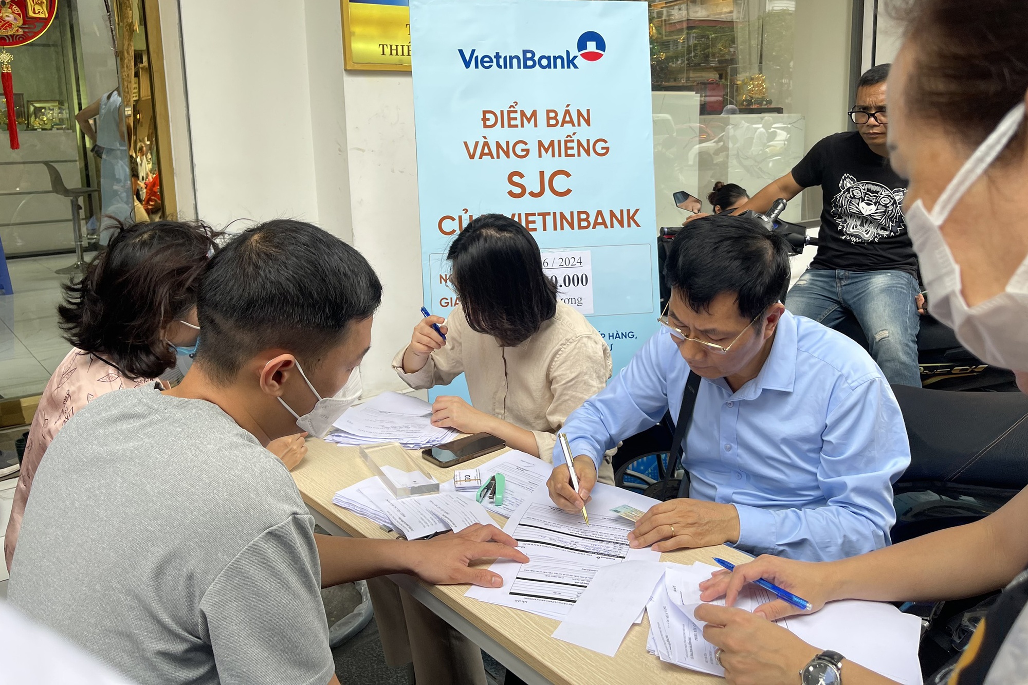 Vang binh on gia anh 8