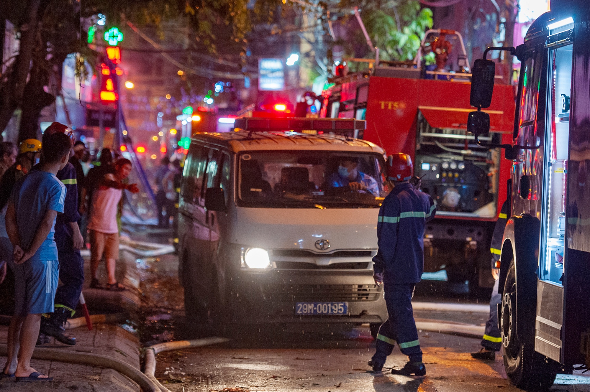 Chay nha o Ha Noi anh 9