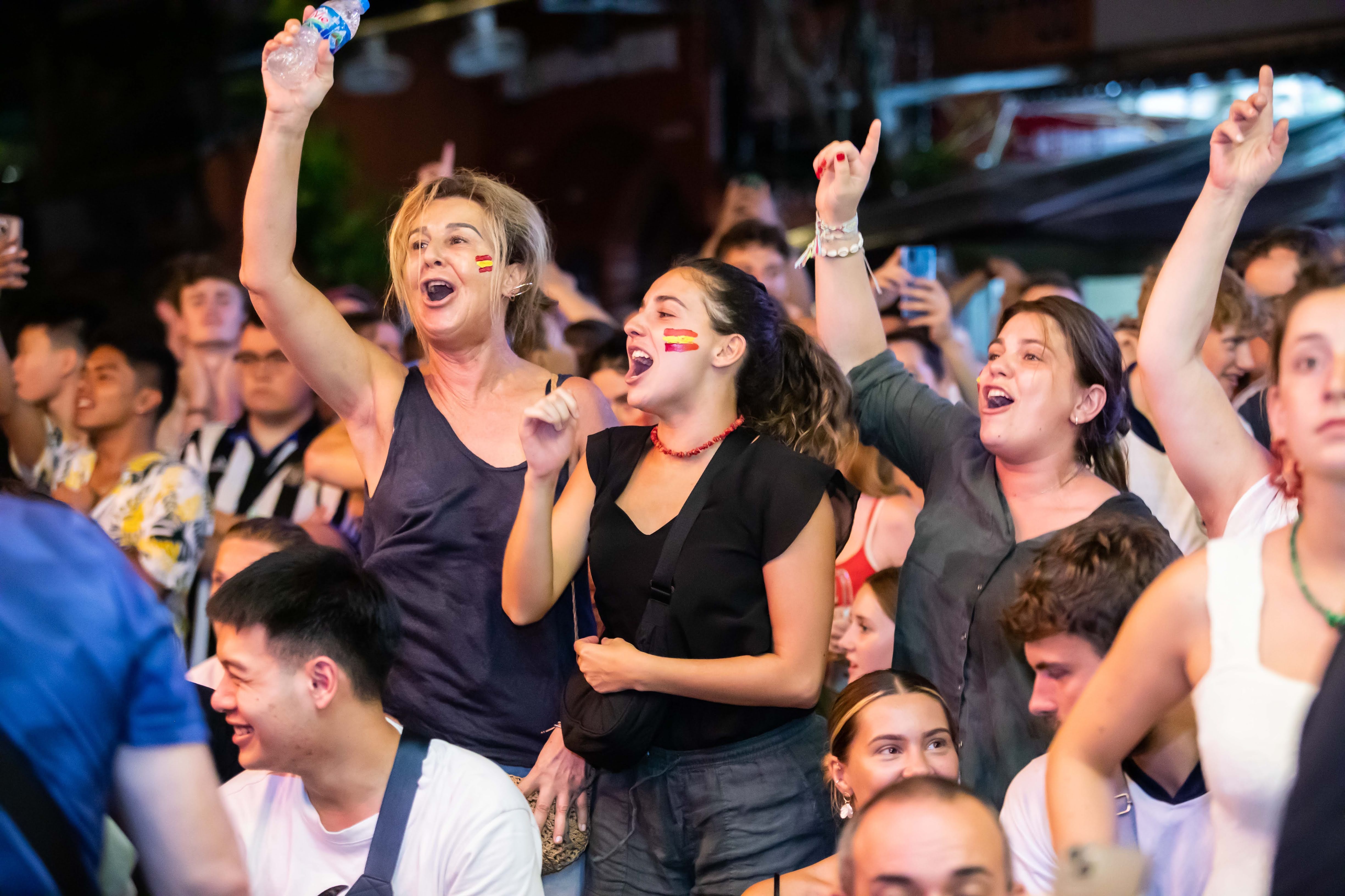 Co dong vien an mung anh 10