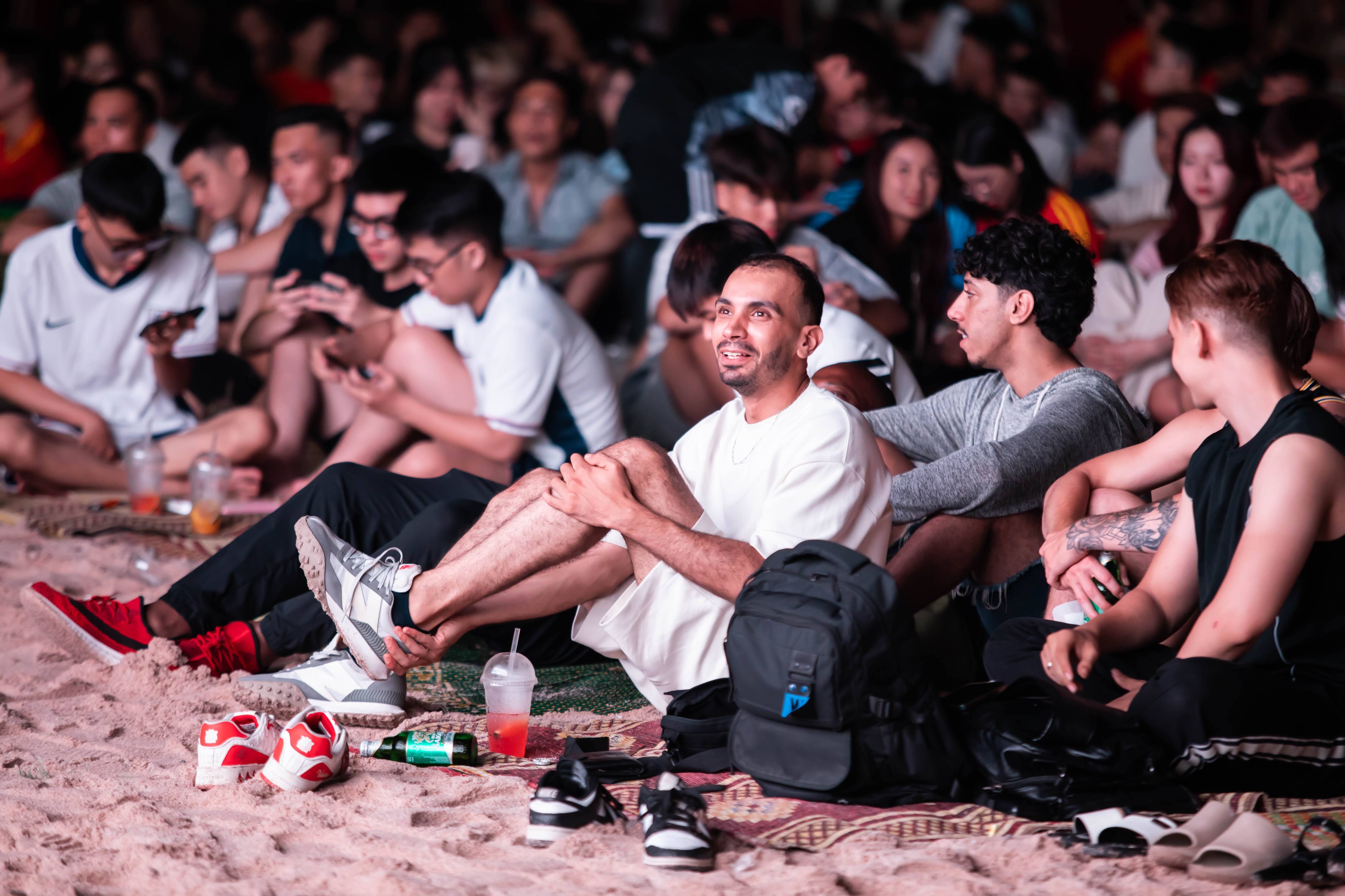 Co dong vien an mung anh 2