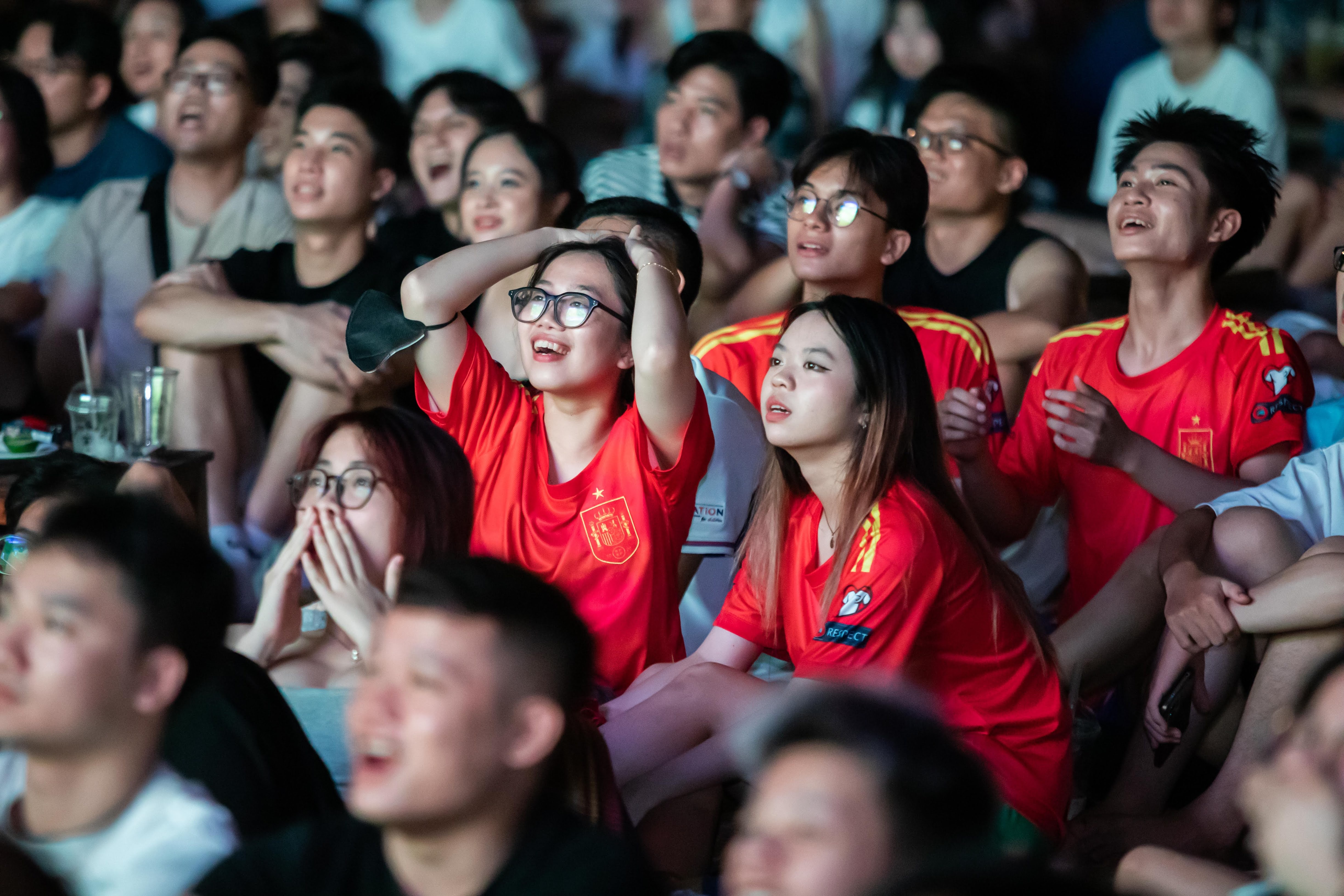 Co dong vien an mung anh 3