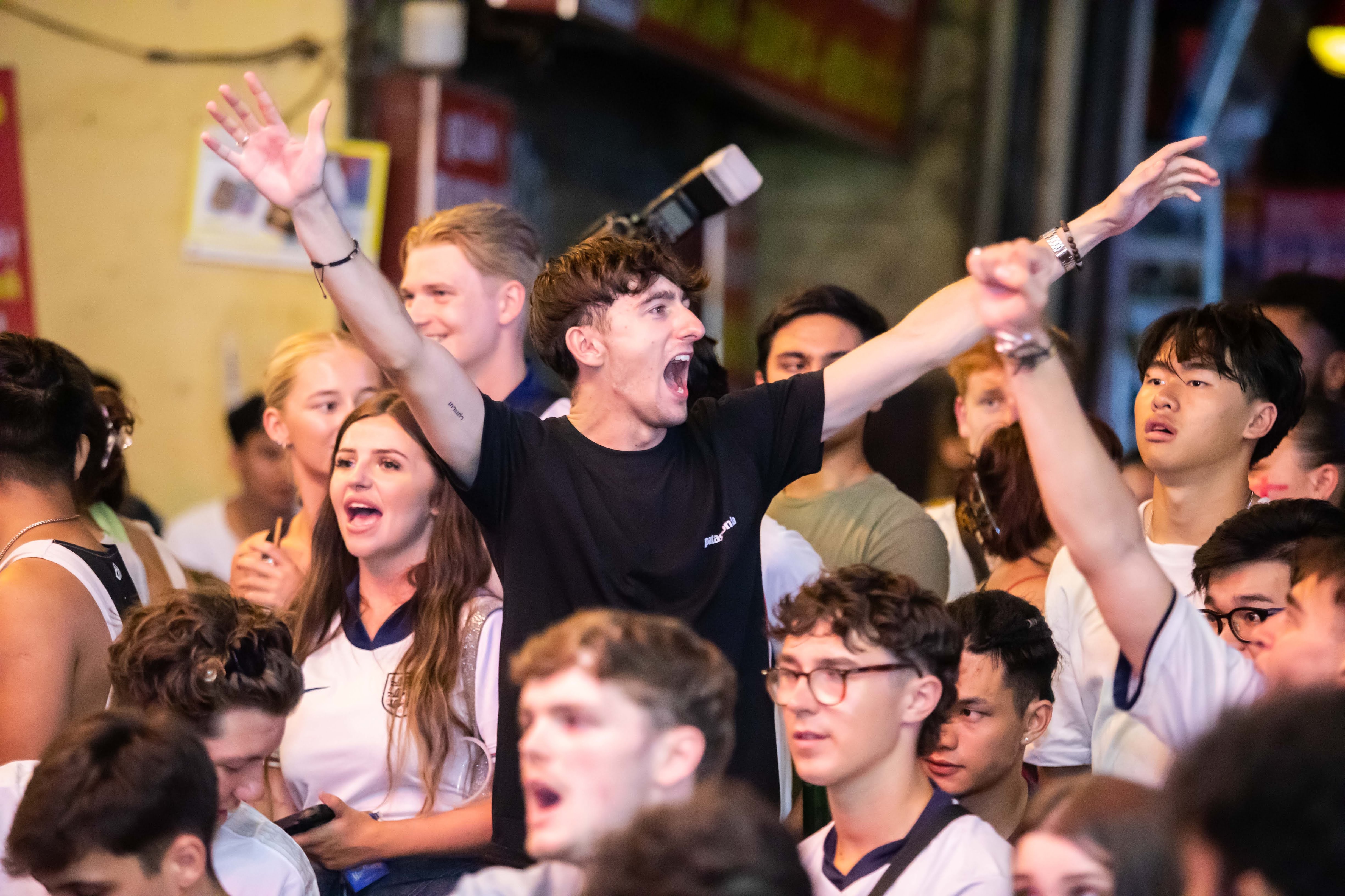 Co dong vien an mung anh 7