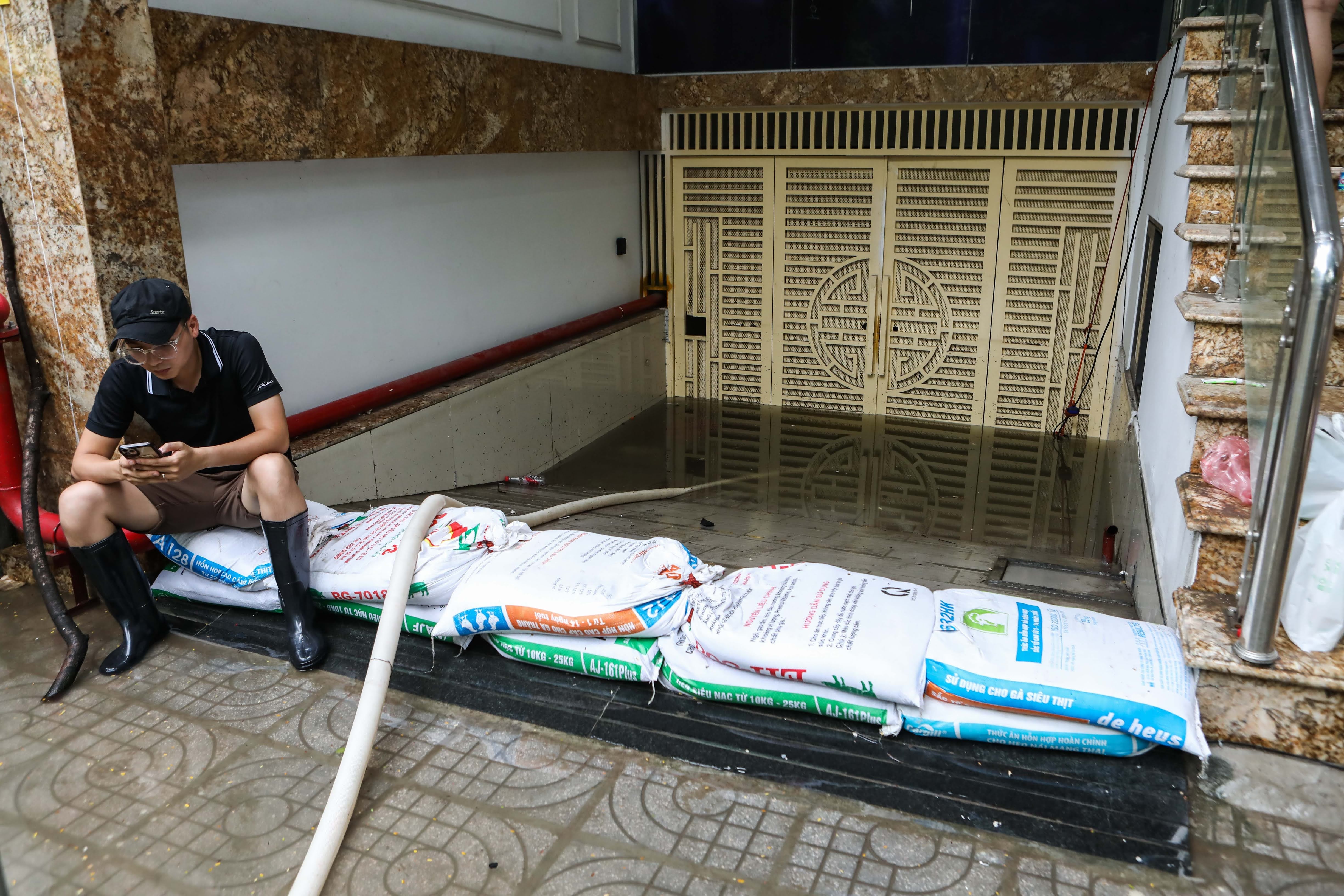 Mưa ngập Hà Nội ảnh 2 Mua ngap Ha Noi anh 2