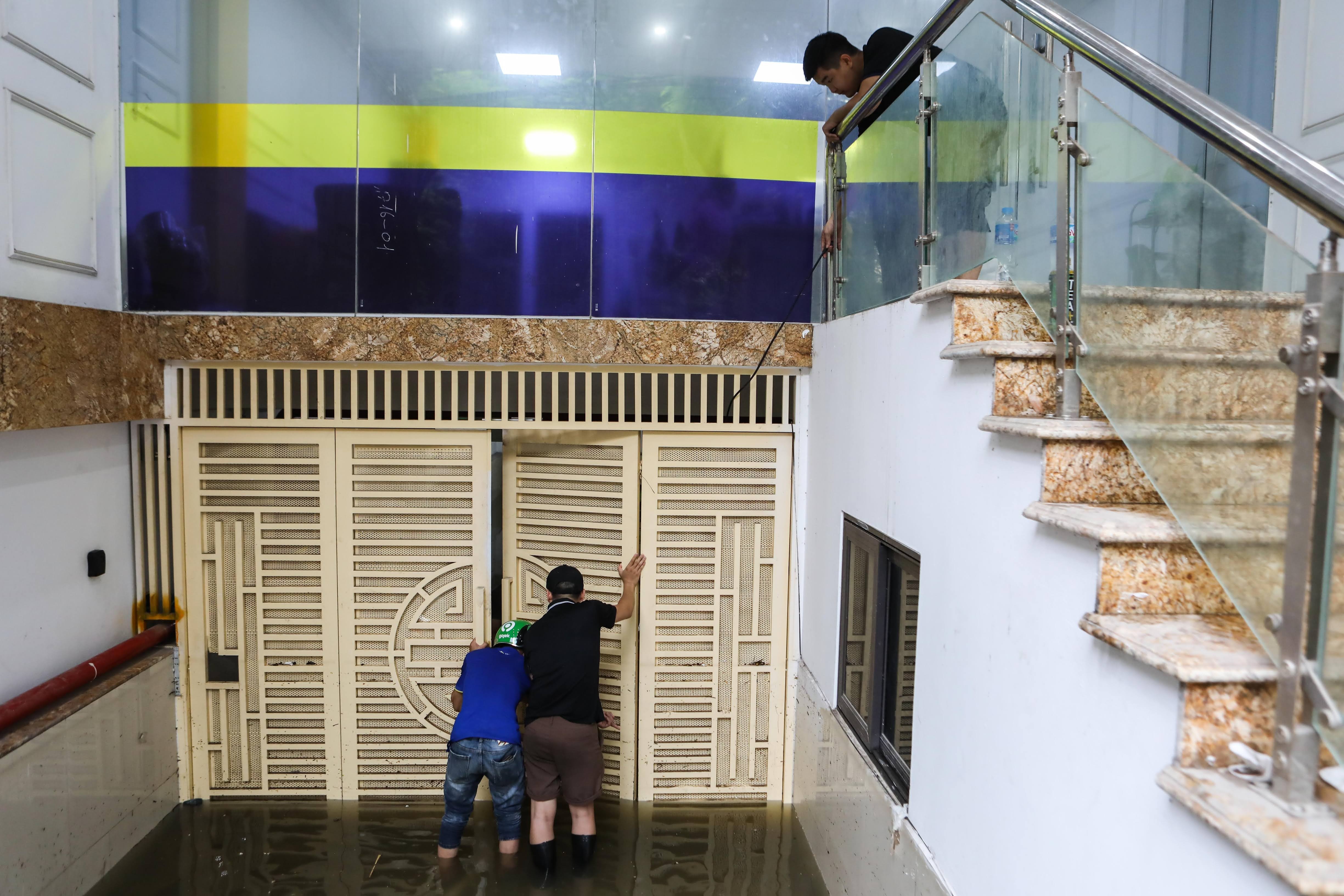Mưa ngập Hà Nội ảnh 3 Mua ngap Ha Noi anh 3