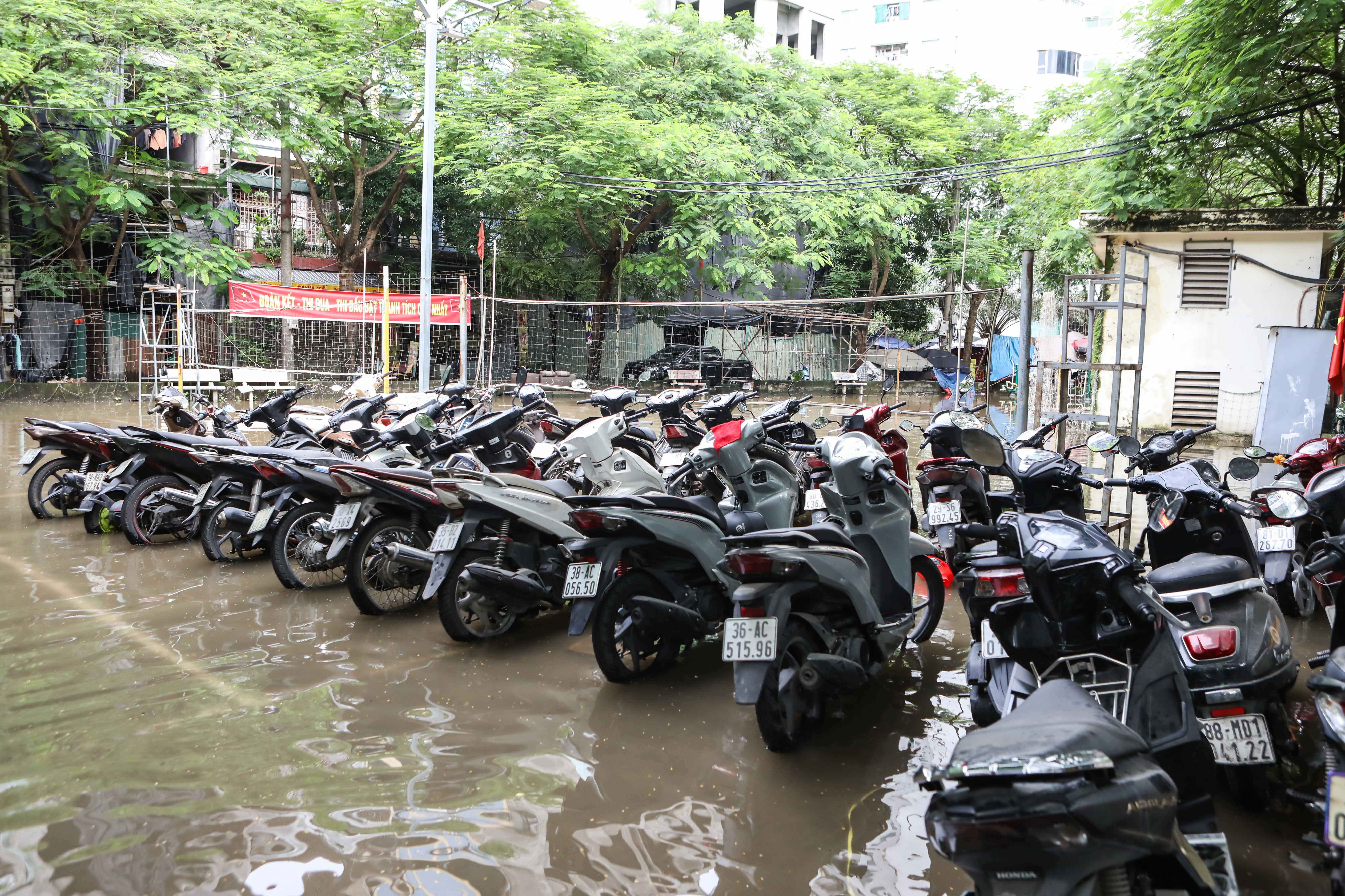 Mưa ngập Hà Nội ảnh 4 Mua ngap Ha Noi anh 4