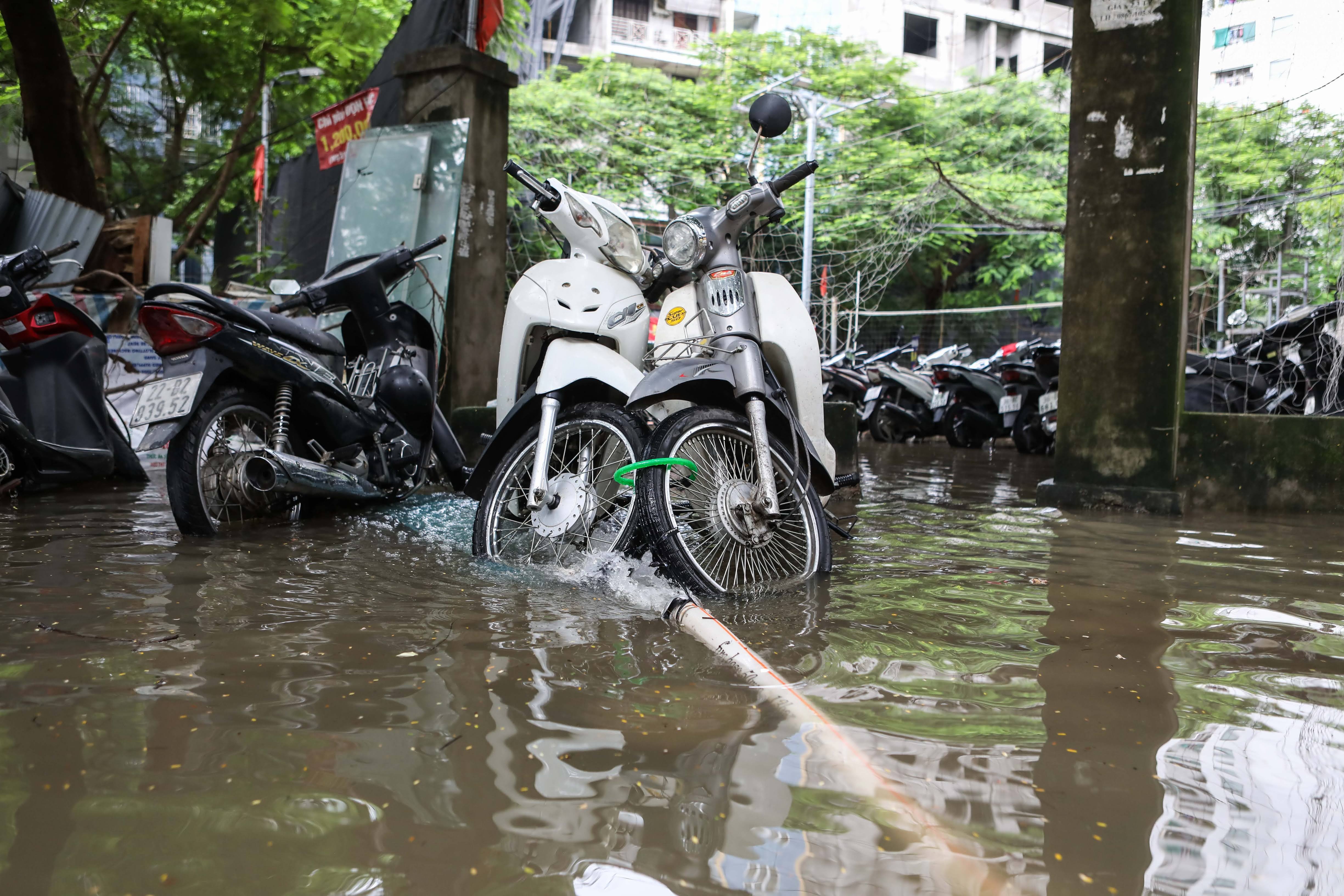 Mưa ngập Hà Nội ảnh 5 Mua ngap Ha Noi anh 5