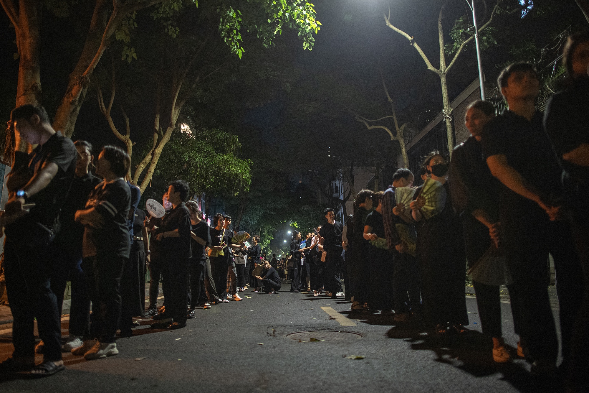Dong nguoi cho toi dem vieng Tong Bi thu Nguyen Phu Trong hinh anh