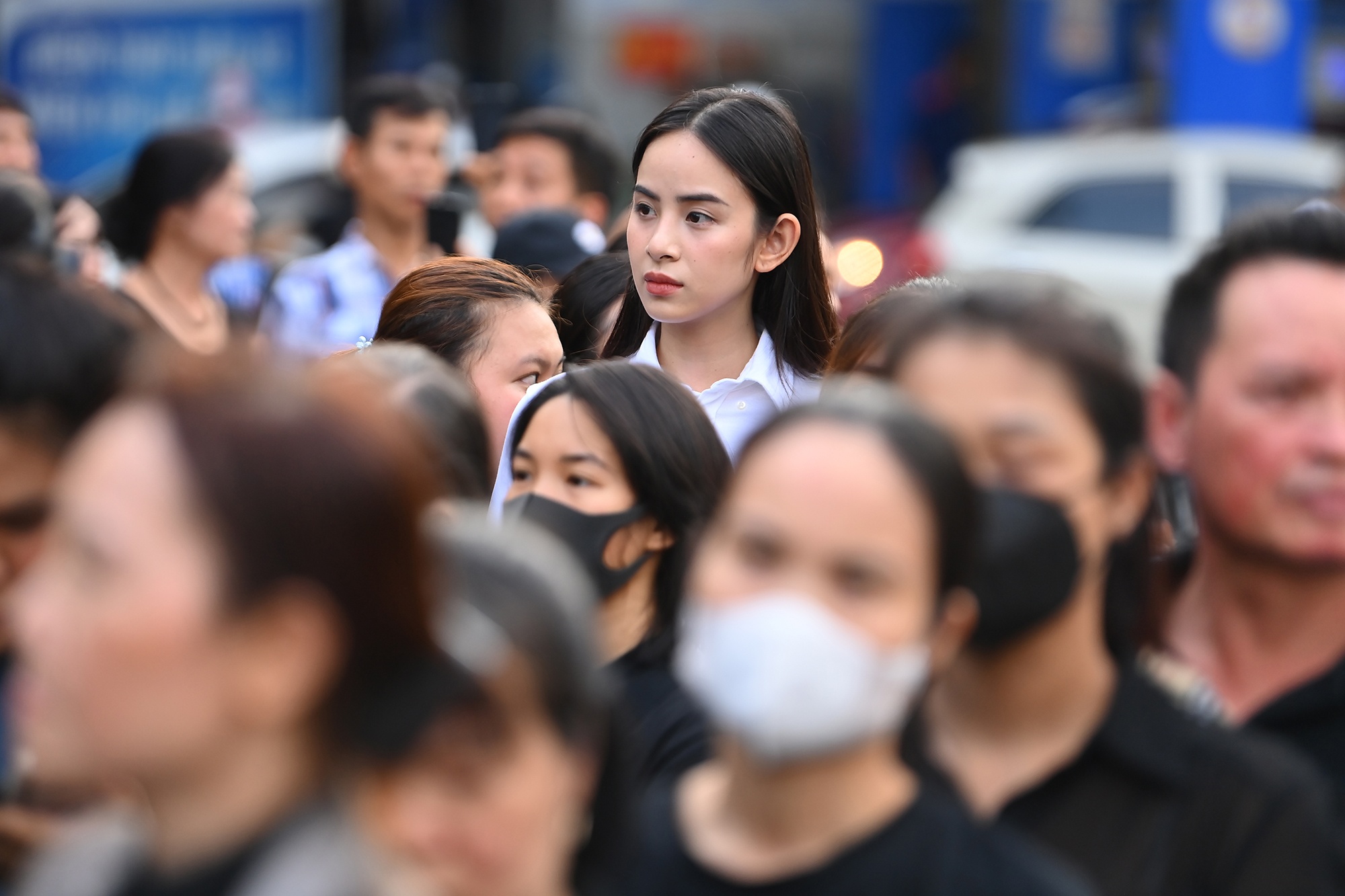 Dong nguoi xep hang dai vieng Tong Bi thu Nguyen Phu Trong o Ha Noi hinh anh