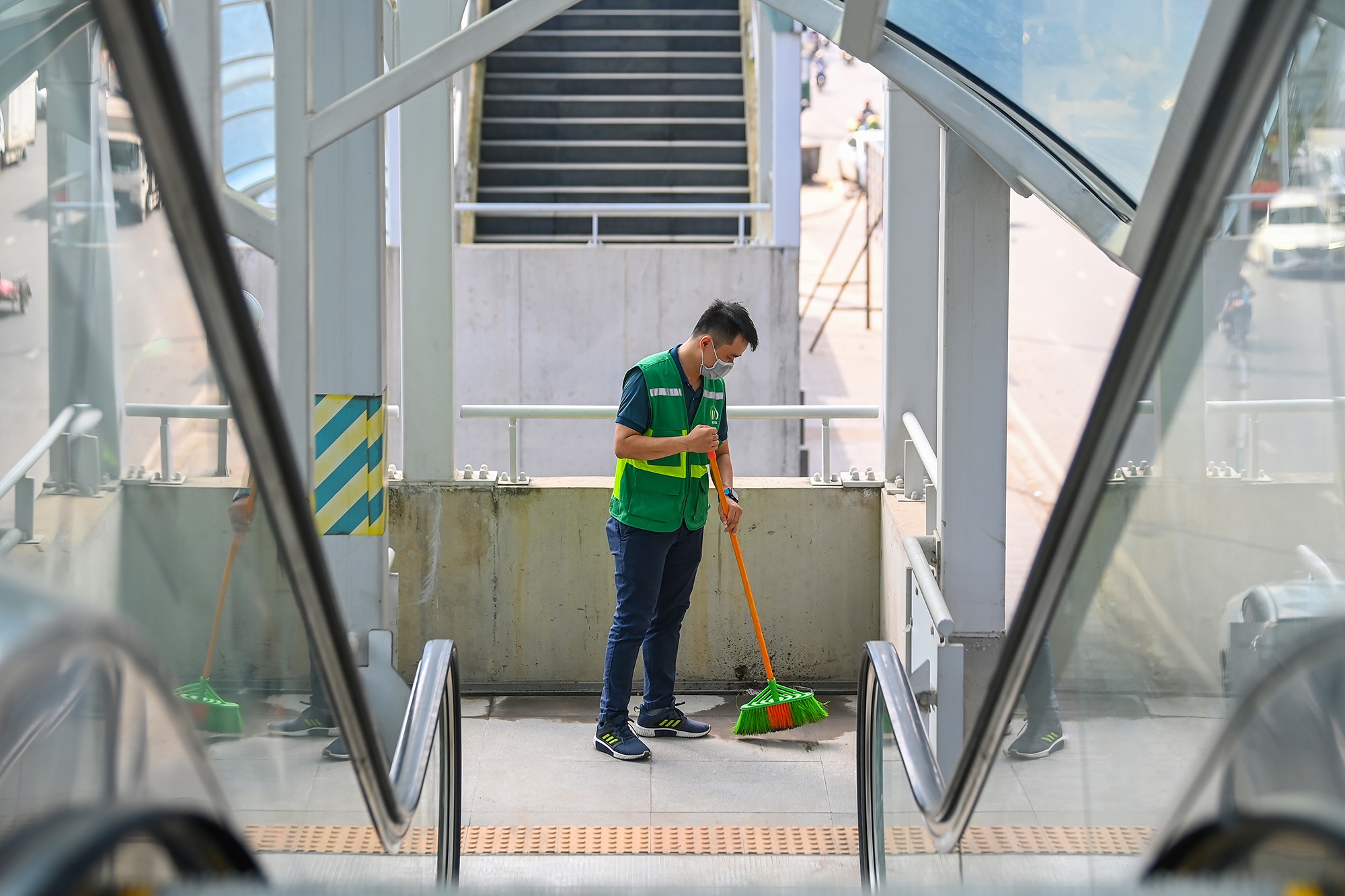 Tau Metro Ha Noi anh 16