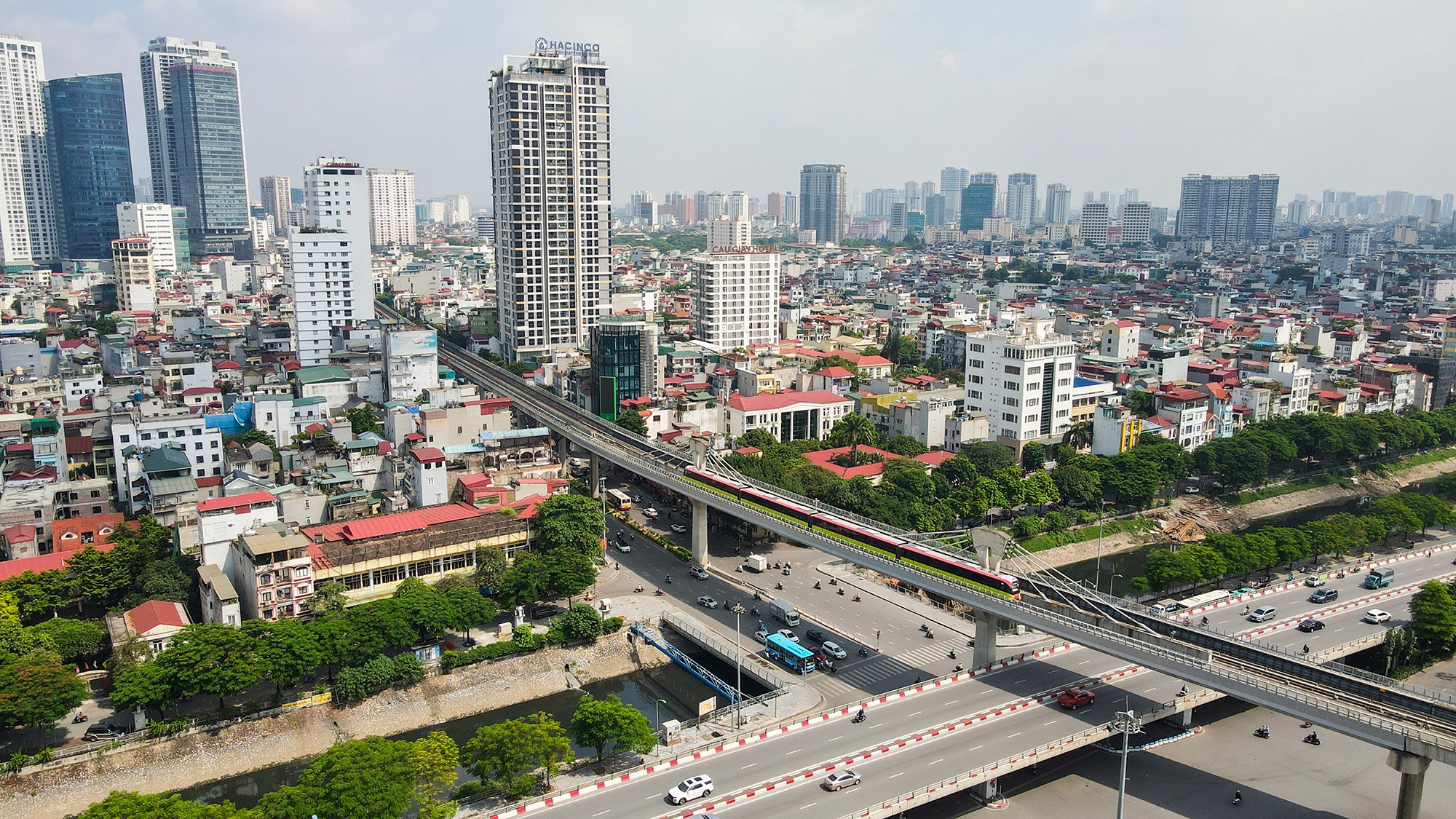 Ngam tuyen Metro Ha Noi tri gia 35.000 ty dong truoc ngay van hanh hinh anh