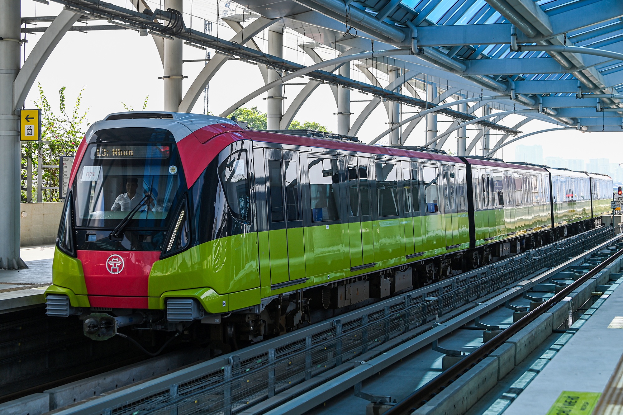 Tau Metro Ha Noi anh 9