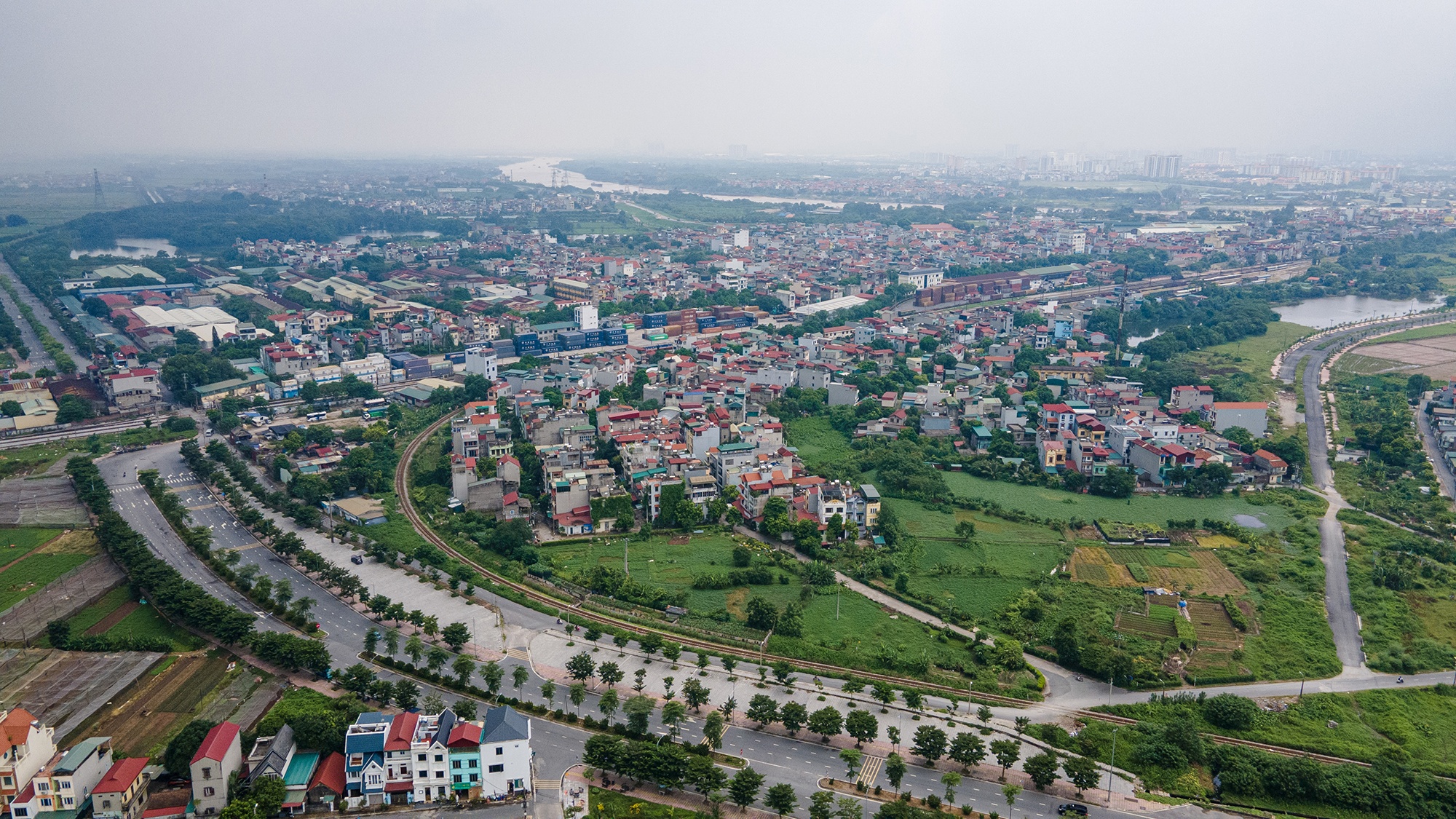 Huyen Gia Lam len quan anh 2