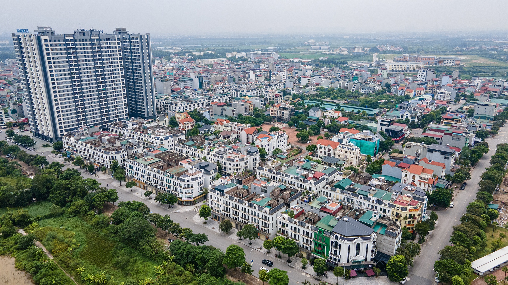 Toan canh huyen Gia Lam tu tren cao truoc khi len quan hinh anh