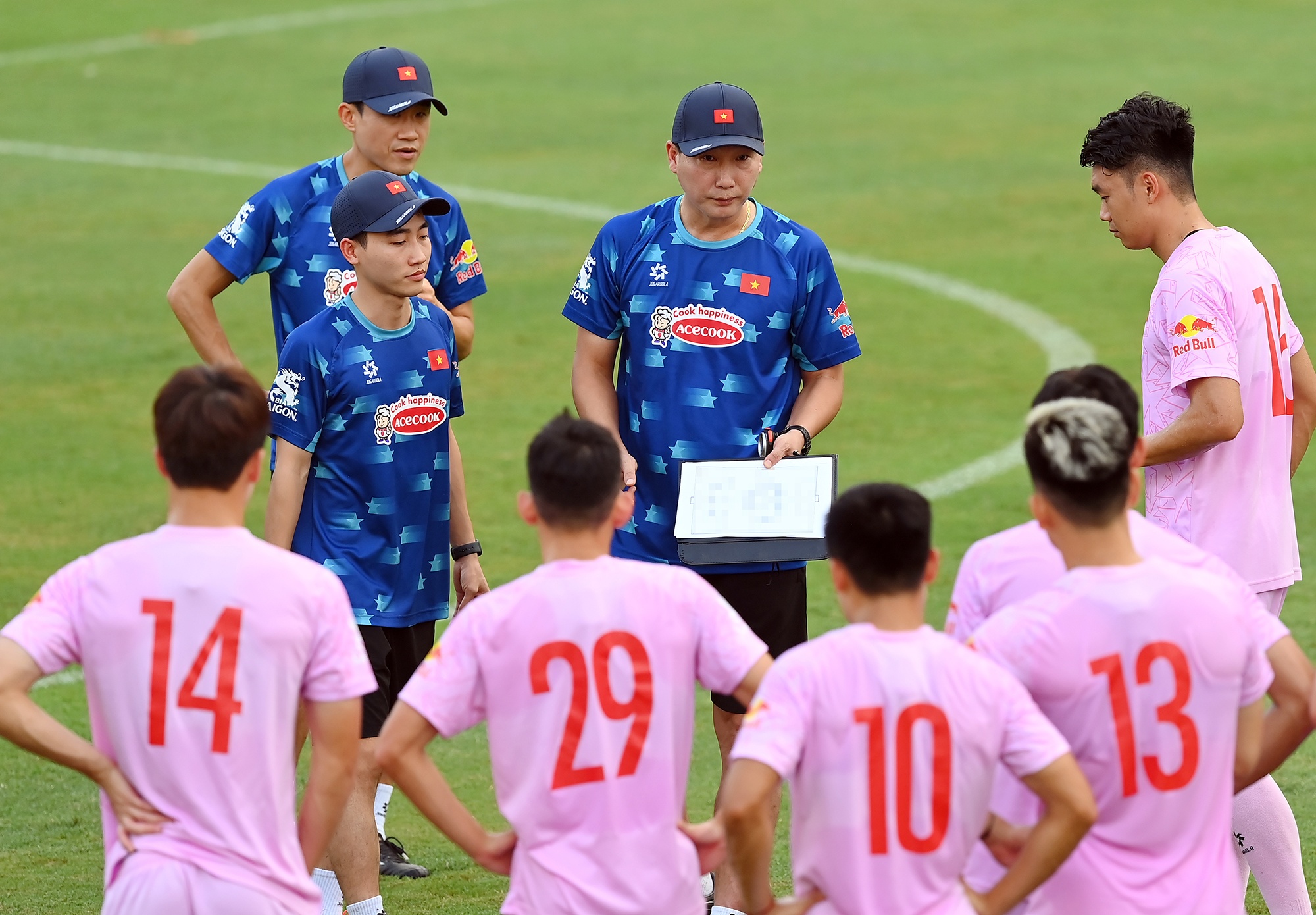 Doi tuyen bong da nam anh 10