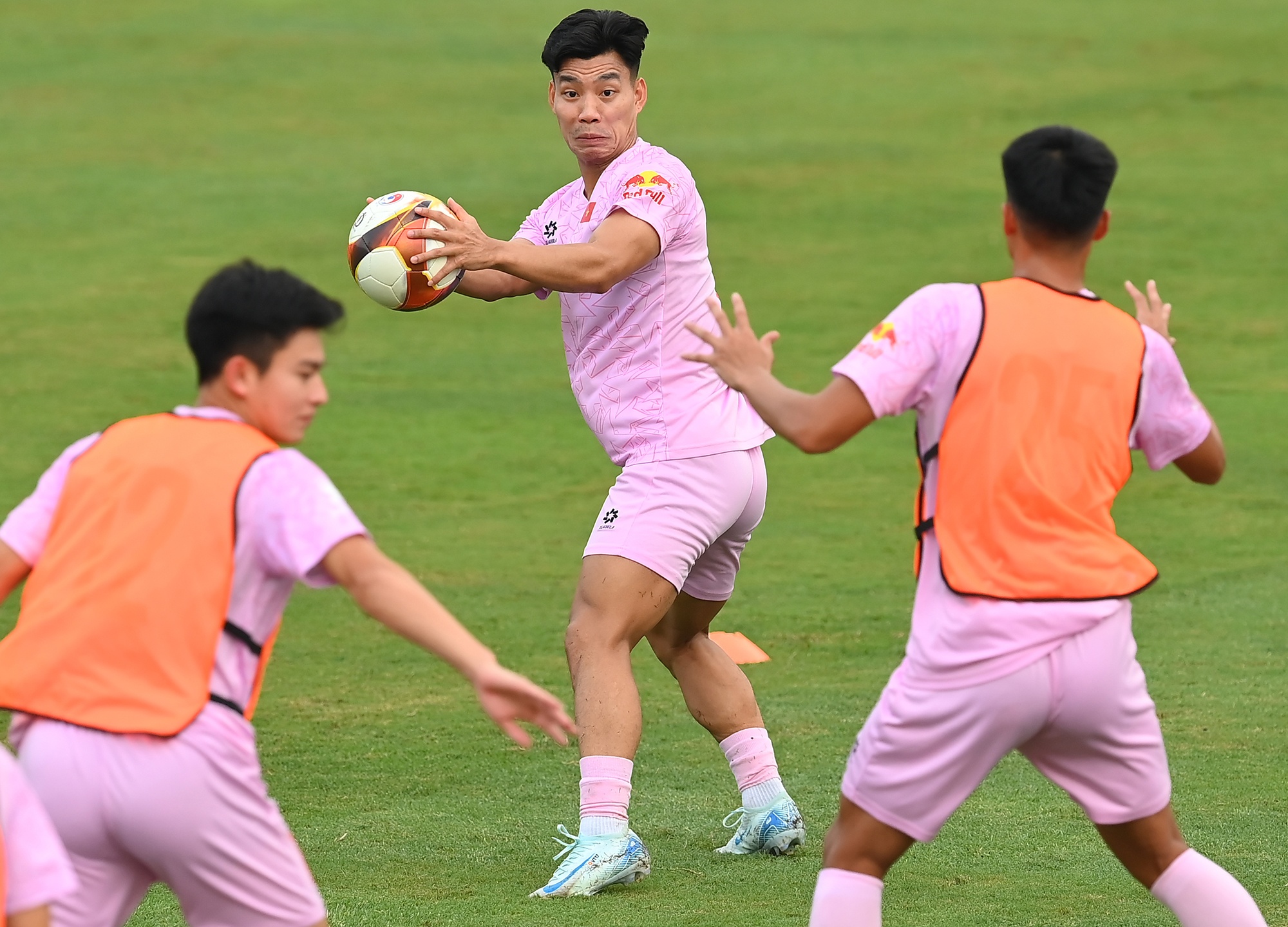 Doi tuyen bong da nam anh 6